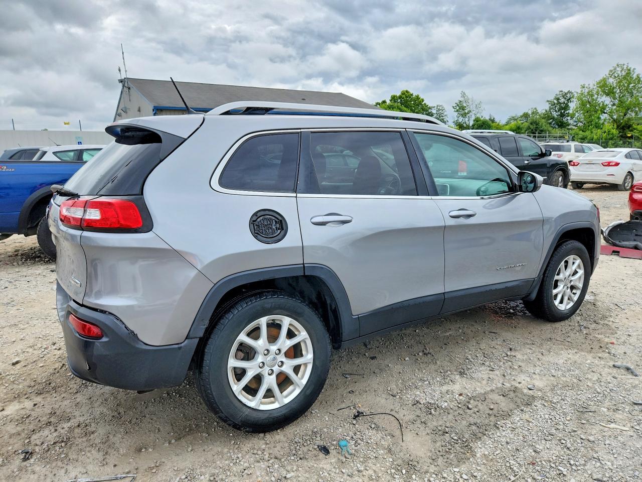 2014 Jeep Cherokee Latitude Silver vin: 1C4PJMCB7EW247469