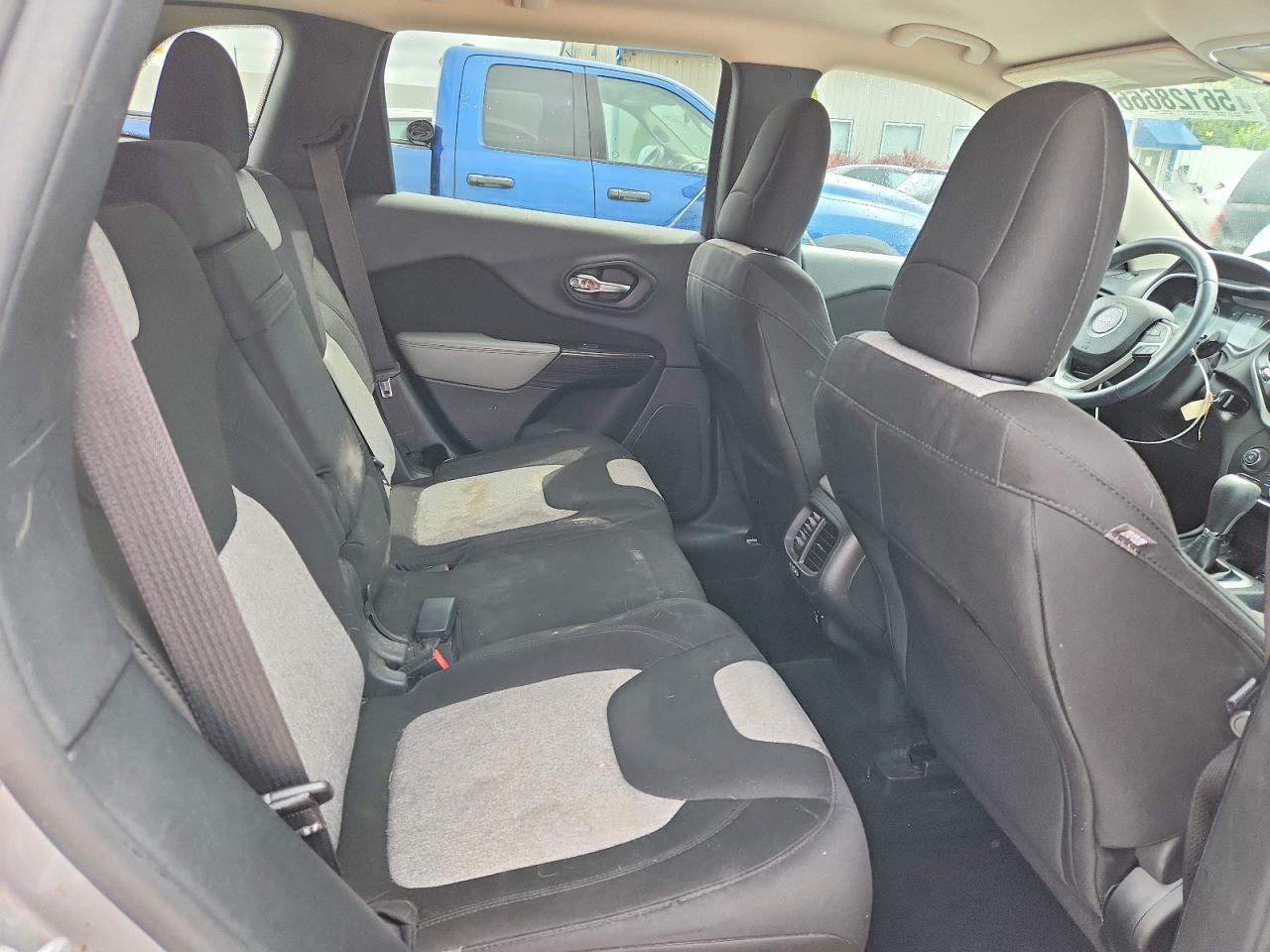 2014 Jeep Cherokee Latitude Silver vin: 1C4PJMCB7EW247469