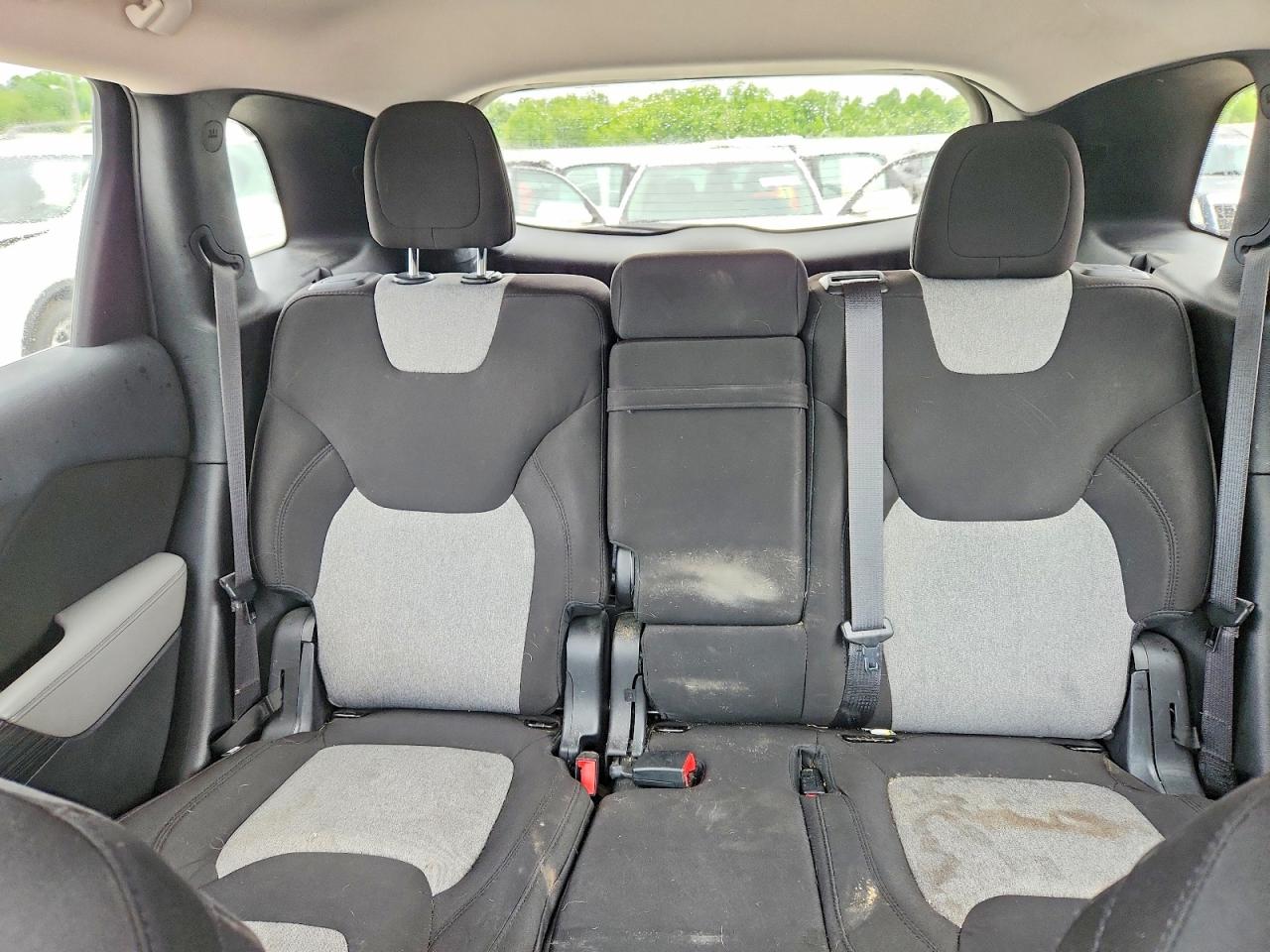 2014 Jeep Cherokee Latitude Silver vin: 1C4PJMCB7EW247469