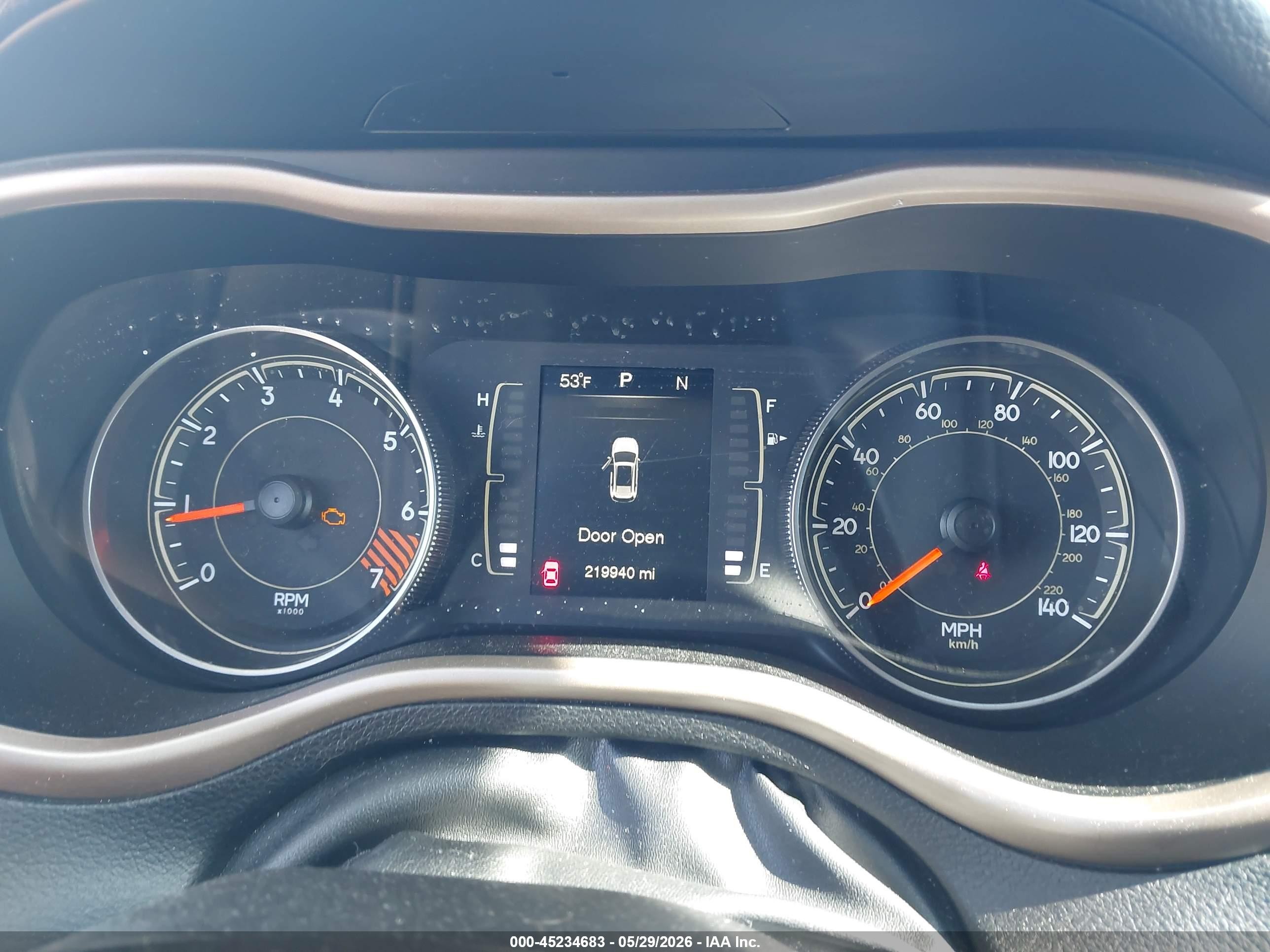 2015 Jeep Cherokee Latitude Silver vin: 1C4PJMCB7FW504552