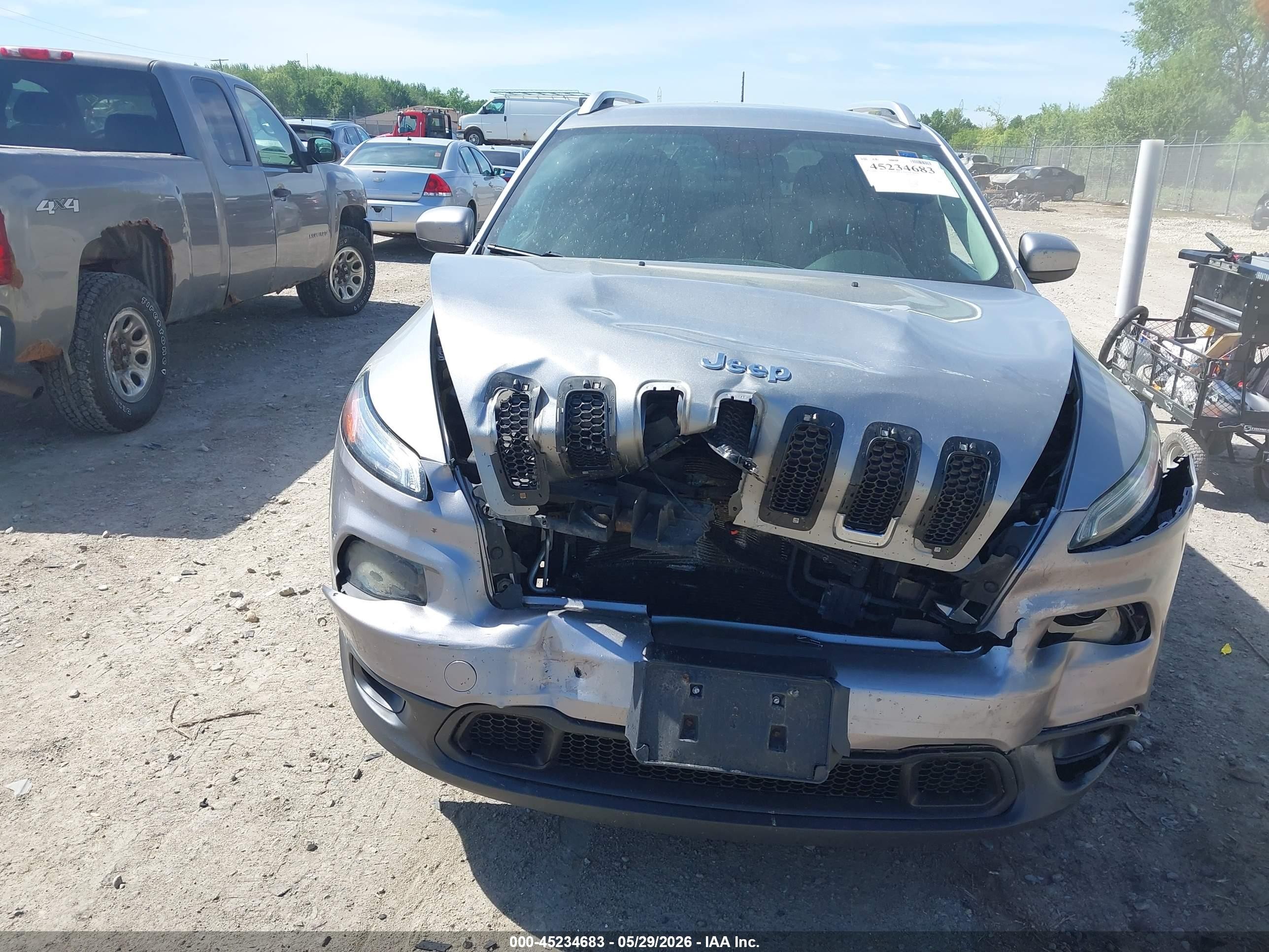 2015 Jeep Cherokee Latitude Silver vin: 1C4PJMCB7FW504552