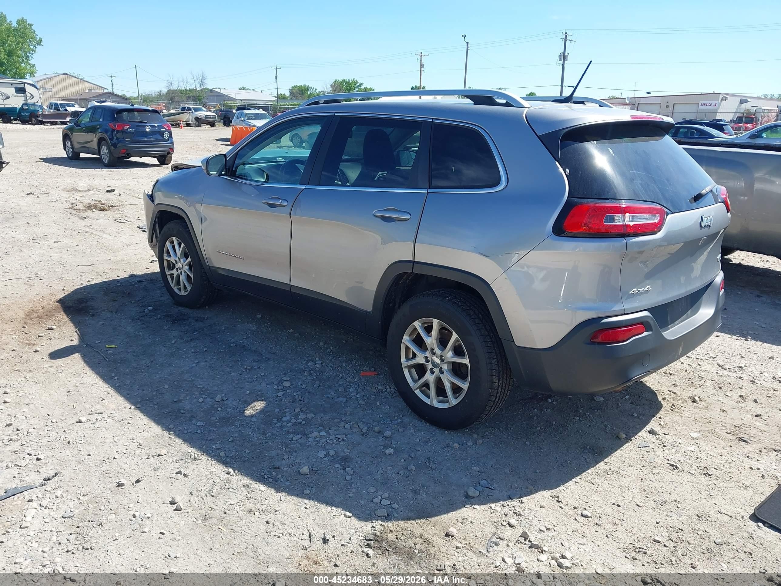 2015 Jeep Cherokee Latitude Silver vin: 1C4PJMCB7FW504552