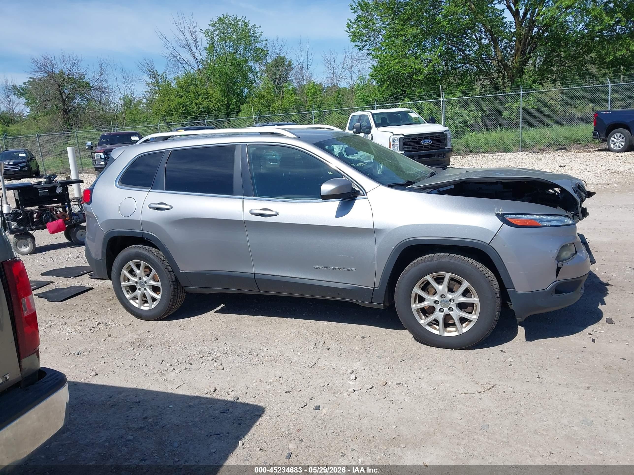 2015 Jeep Cherokee Latitude Silver vin: 1C4PJMCB7FW504552