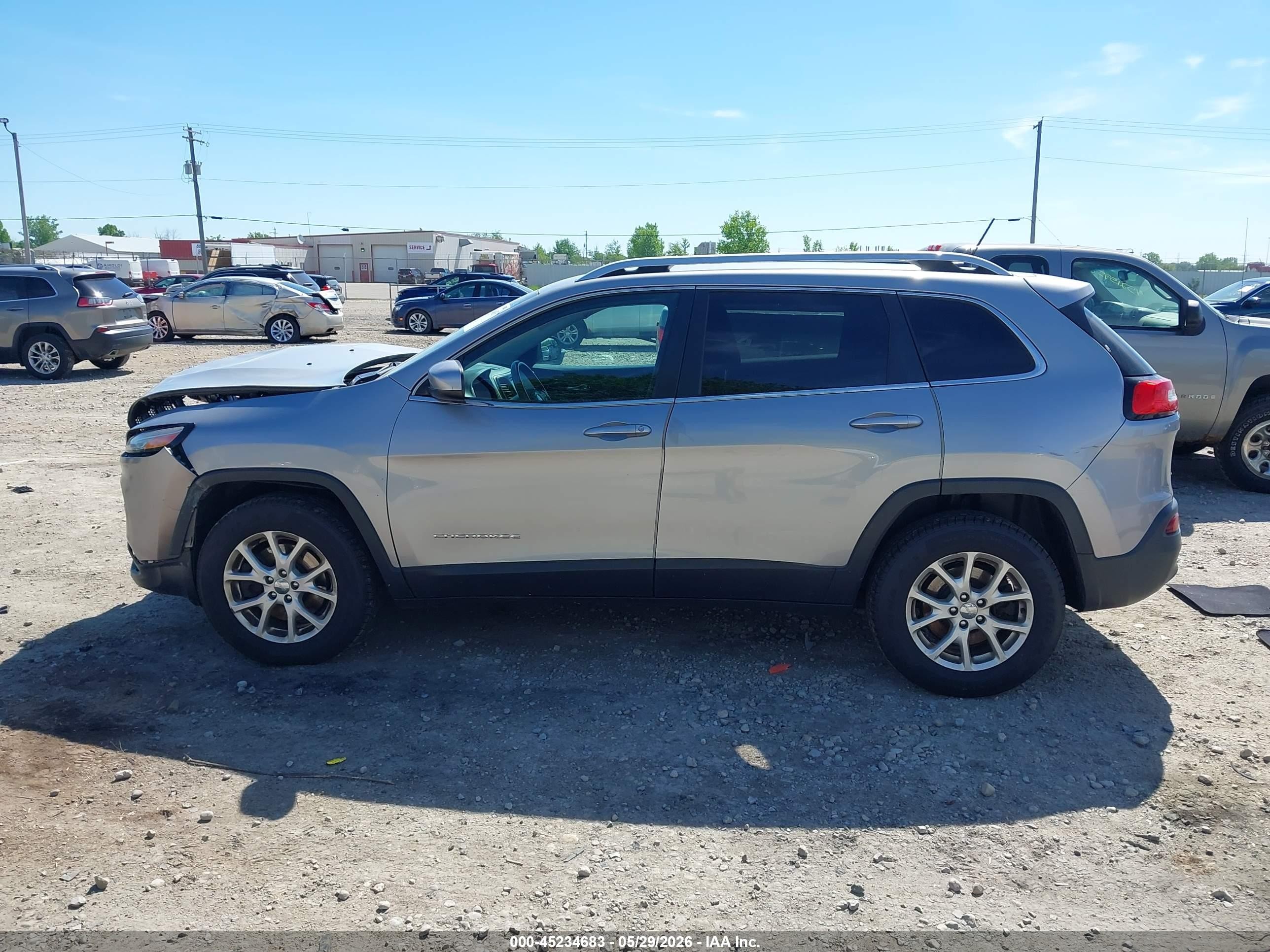 2015 Jeep Cherokee Latitude Silver vin: 1C4PJMCB7FW504552