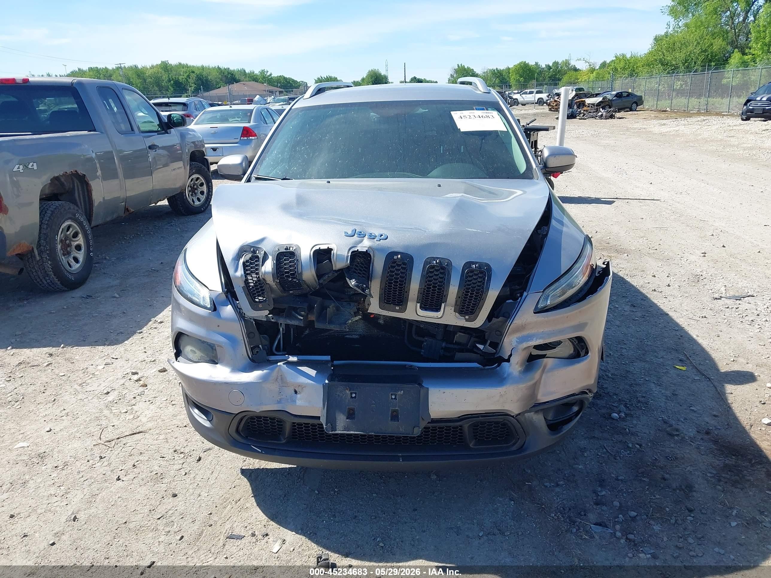 2015 Jeep Cherokee Latitude Silver vin: 1C4PJMCB7FW504552