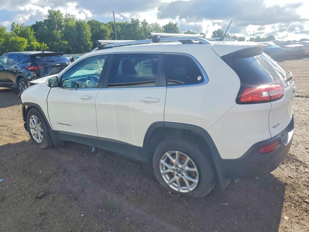 2015 Jeep Cherokee Latitude White vin: 1C4PJMCB7FW509671