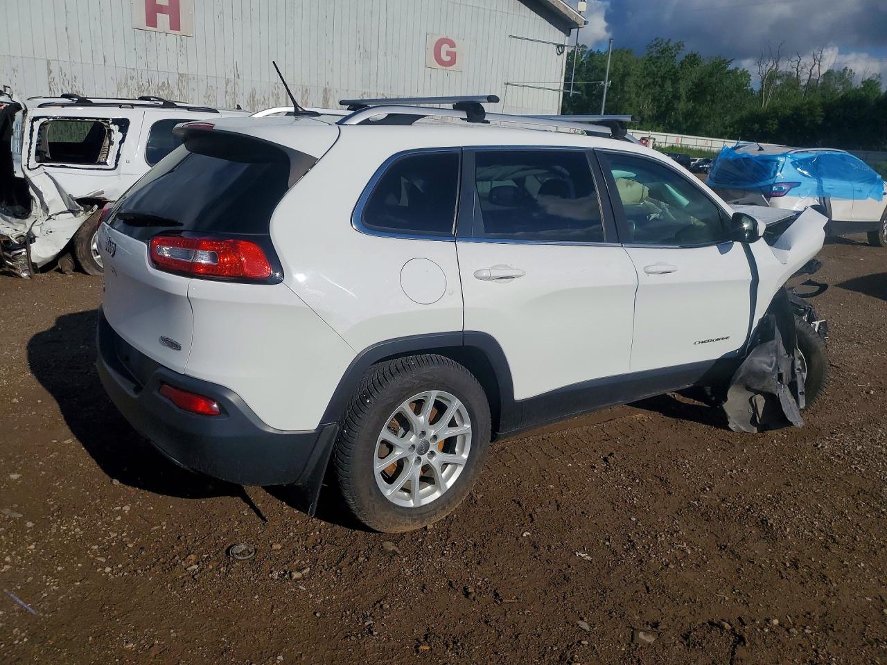 2015 Jeep Cherokee Latitude White vin: 1C4PJMCB7FW509671