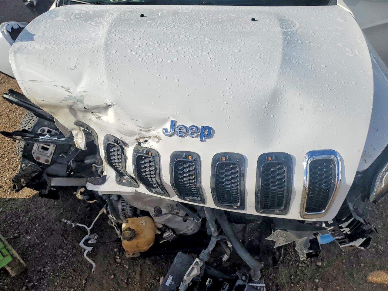 2015 Jeep Cherokee Latitude White vin: 1C4PJMCB7FW509671