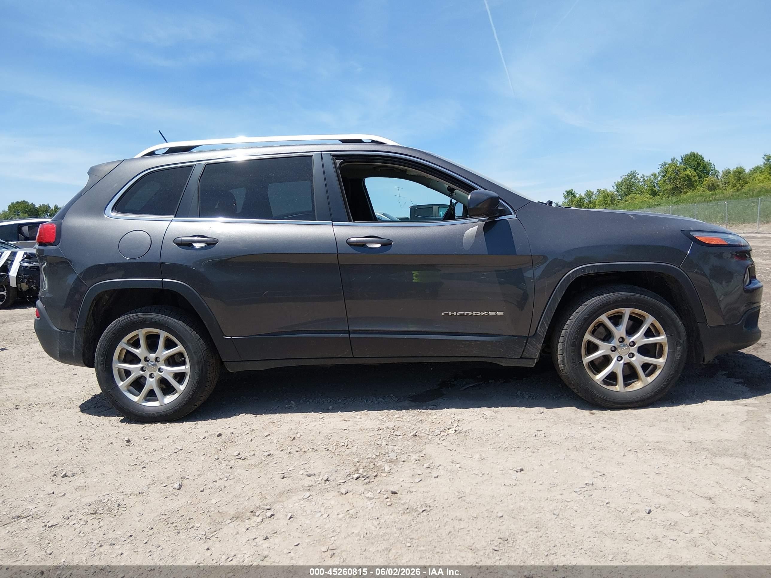 2015 Jeep Cherokee Latitude Gray vin: 1C4PJMCB7FW544923