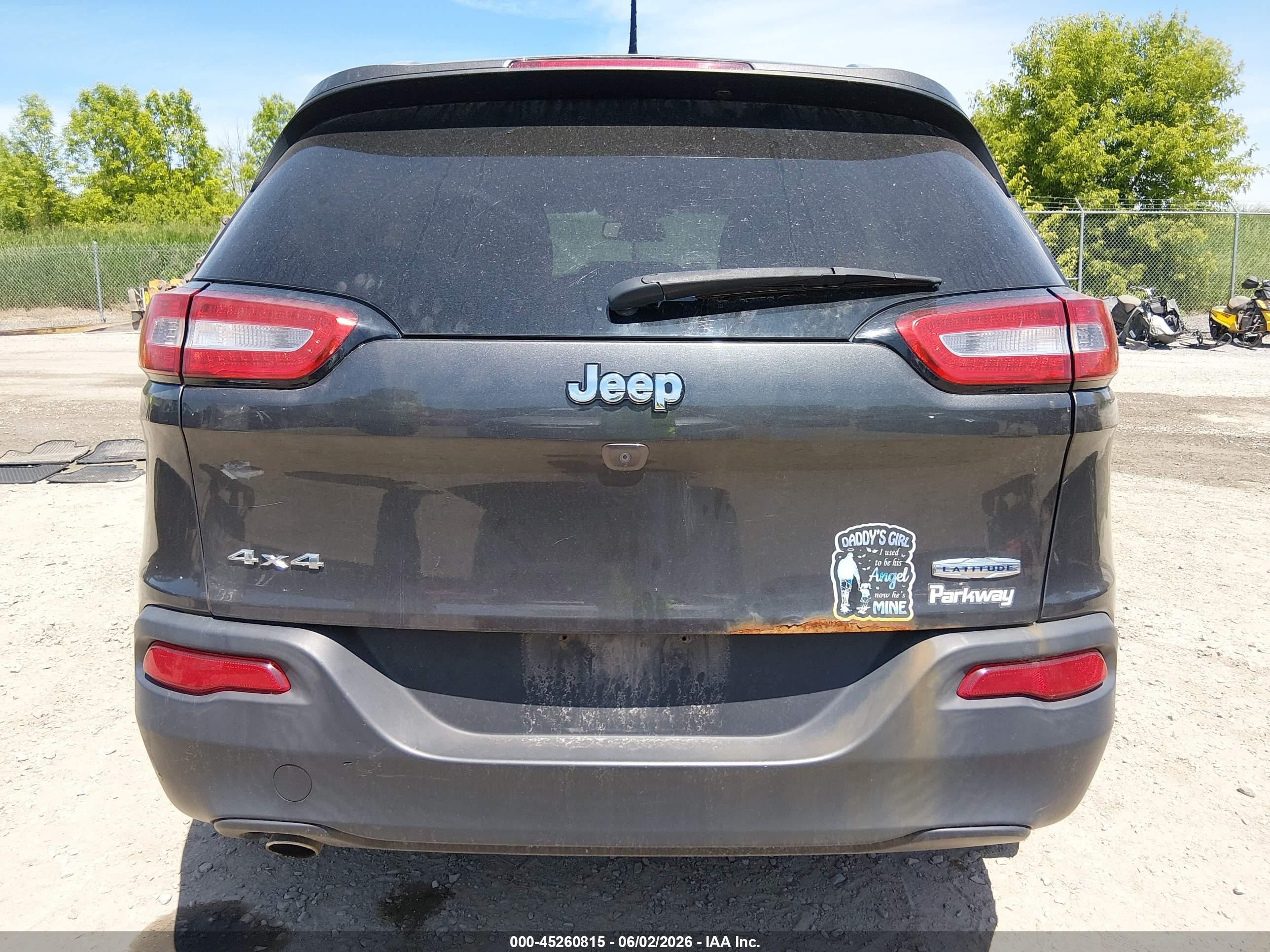 2015 Jeep Cherokee Latitude Gray vin: 1C4PJMCB7FW544923