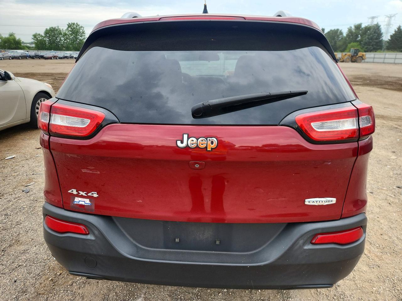 2015 Jeep Cherokee Latitude Red vin: 1C4PJMCB7FW552892