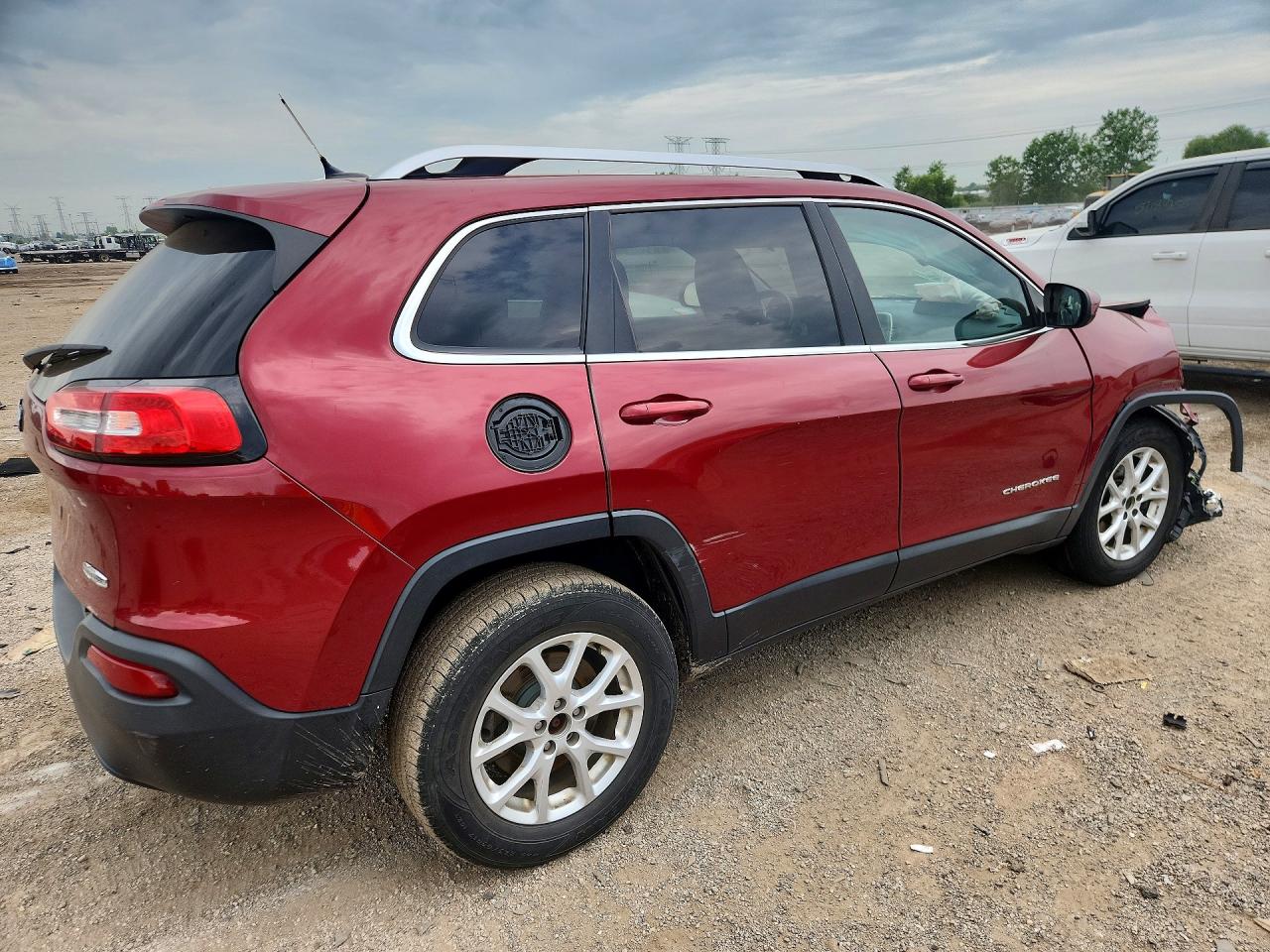 2015 Jeep Cherokee Latitude Red vin: 1C4PJMCB7FW552892