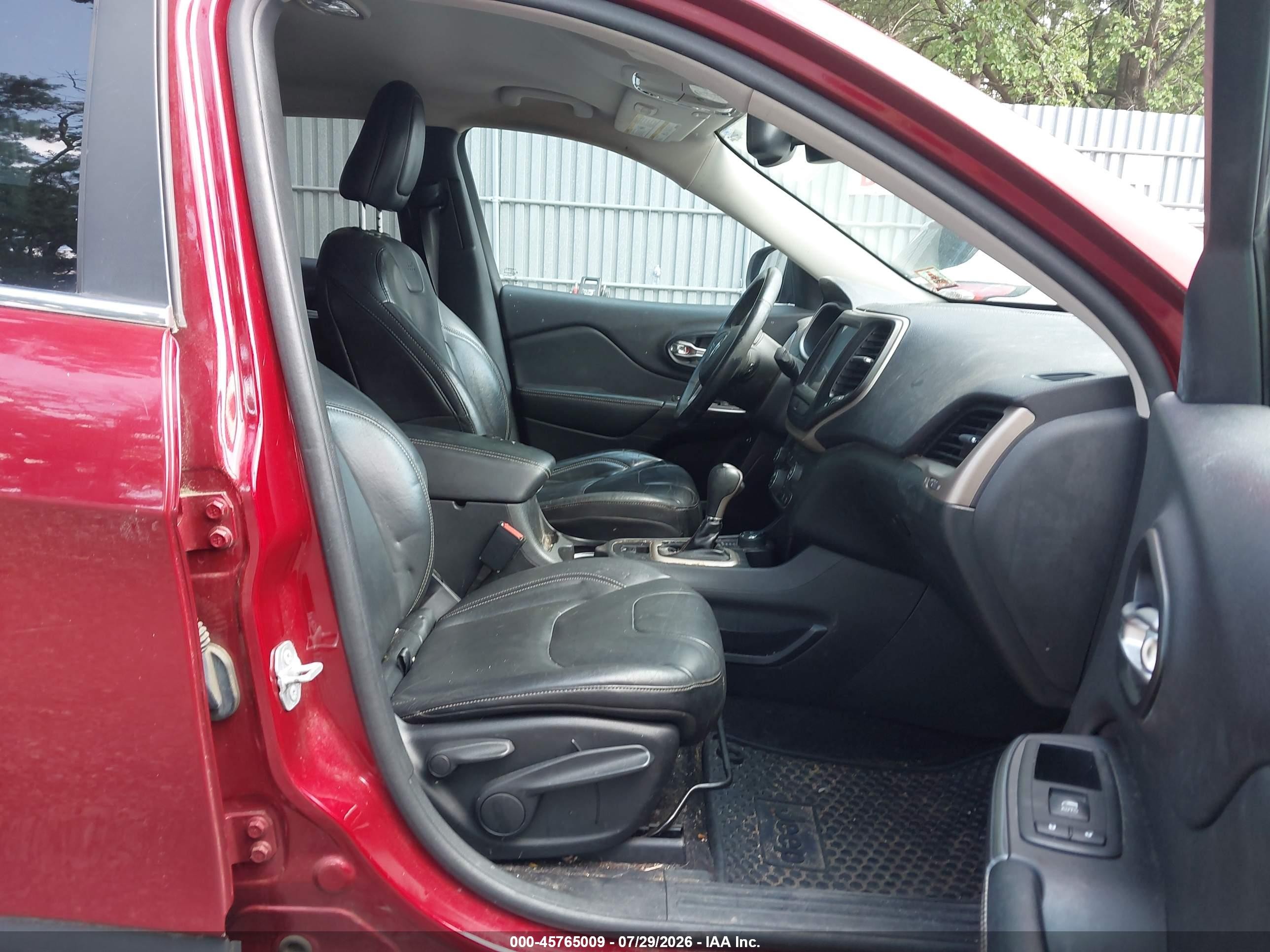 2015 Jeep Cherokee Latitude Red vin: 1C4PJMCB7FW588971
