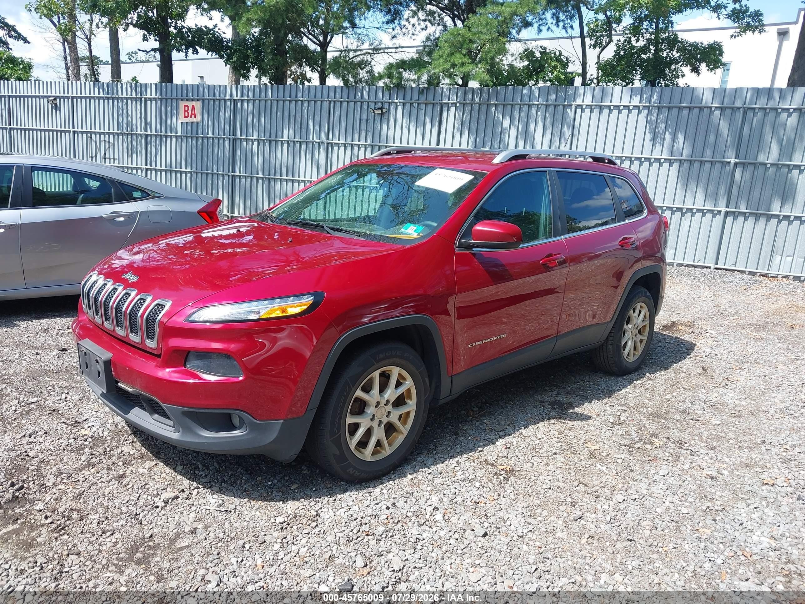 2015 Jeep Cherokee Latitude Red vin: 1C4PJMCB7FW588971