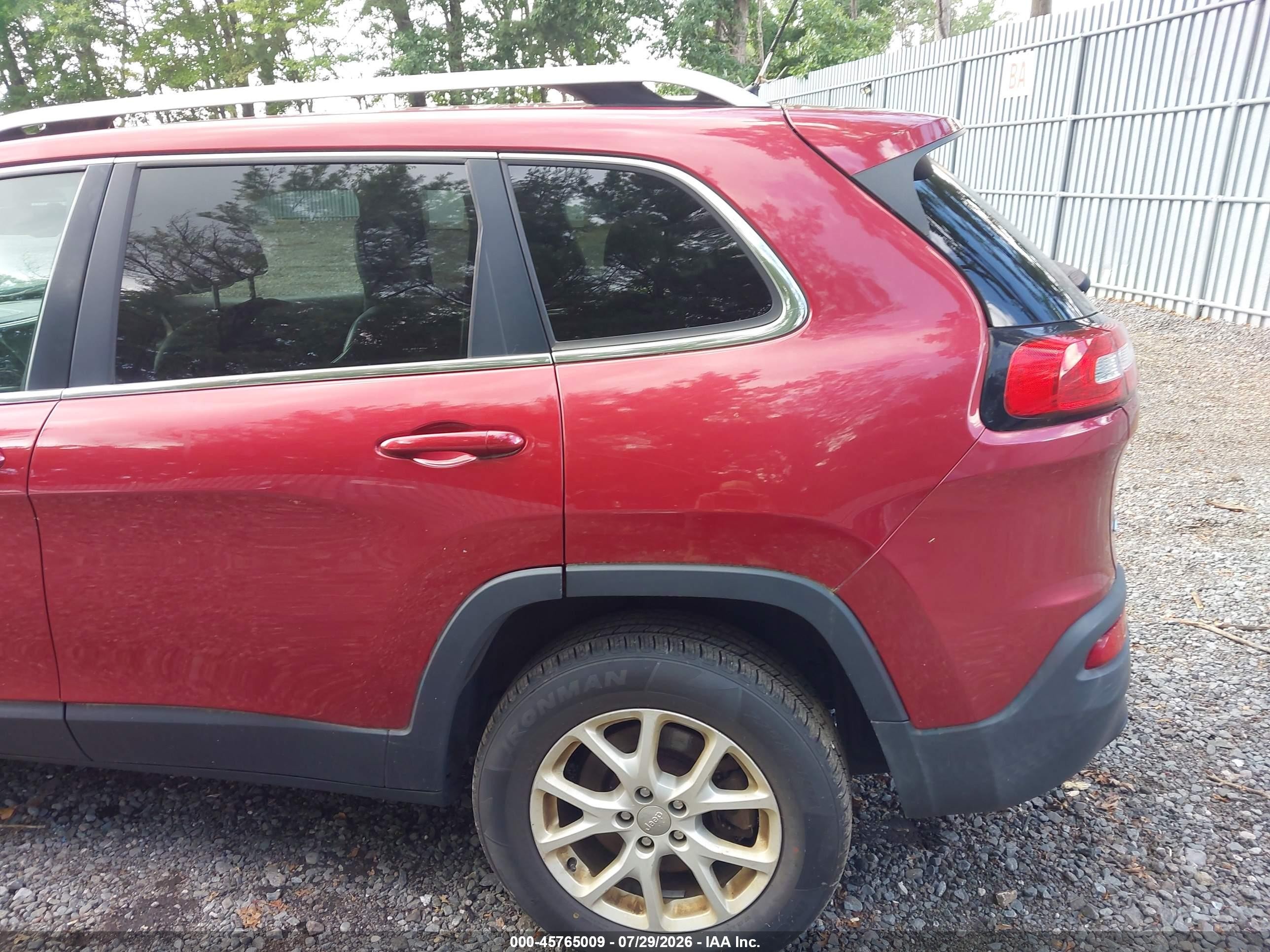 2015 Jeep Cherokee Latitude Red vin: 1C4PJMCB7FW588971