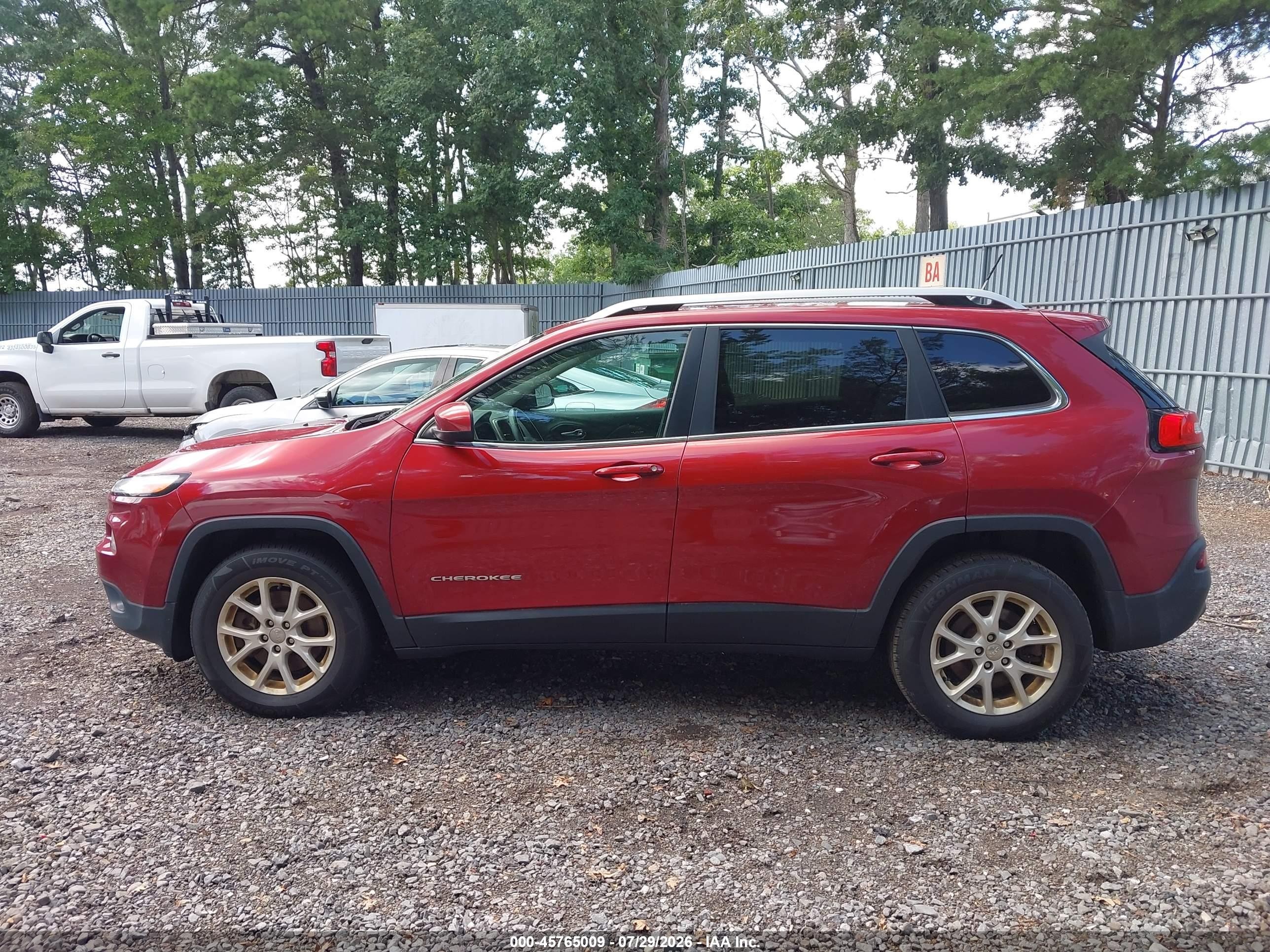 2015 Jeep Cherokee Latitude Red vin: 1C4PJMCB7FW588971