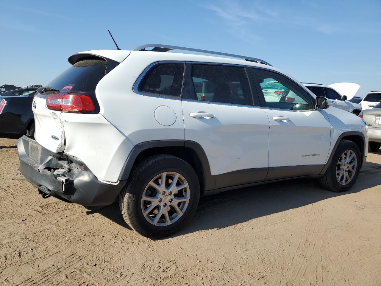 2015 Jeep Cherokee Latitude White vin: 1C4PJMCB7FW633150