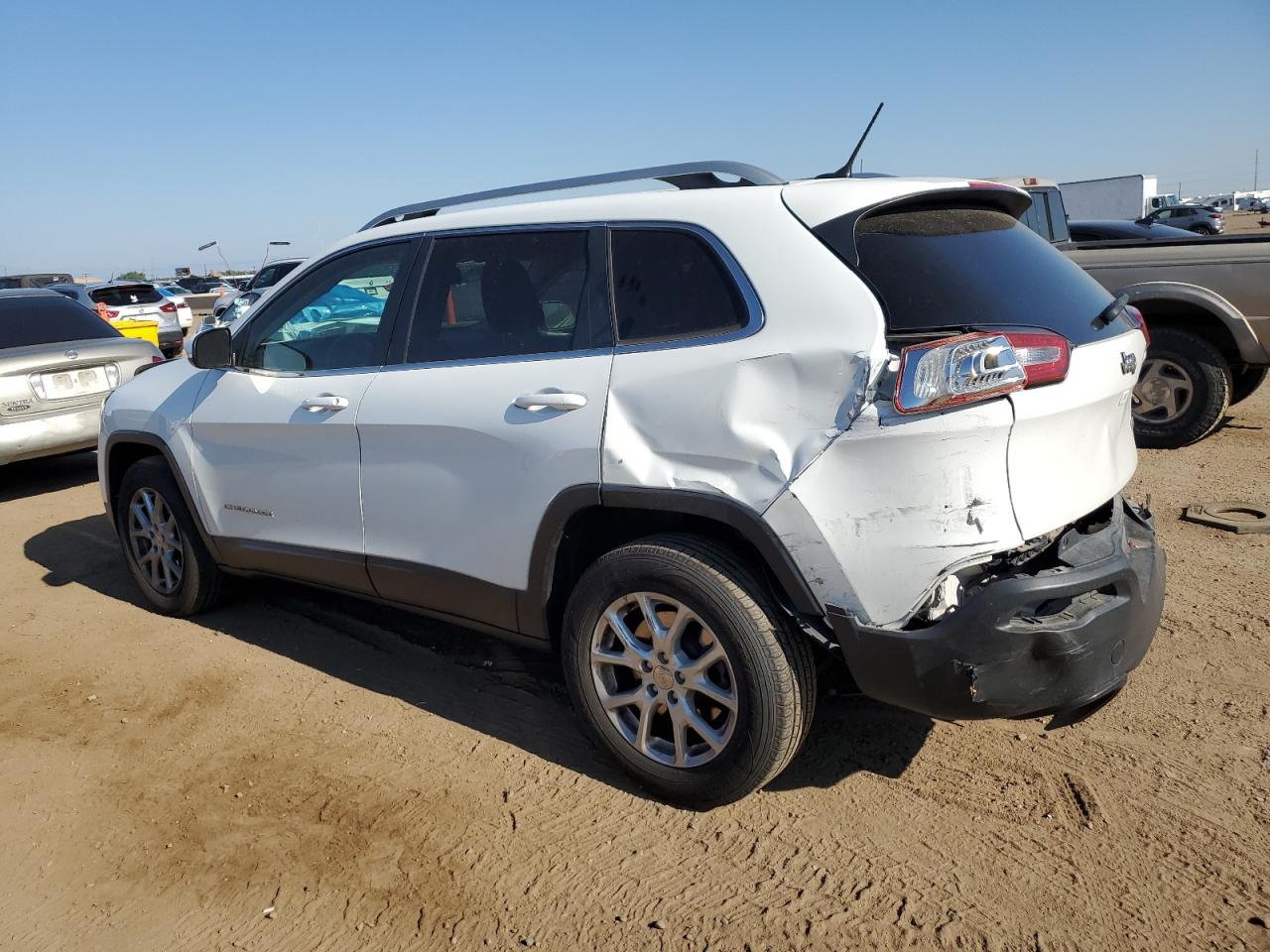 2015 Jeep Cherokee Latitude White vin: 1C4PJMCB7FW633150