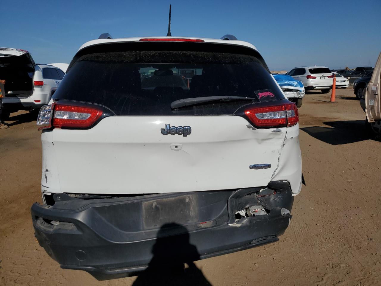 2015 Jeep Cherokee Latitude White vin: 1C4PJMCB7FW633150