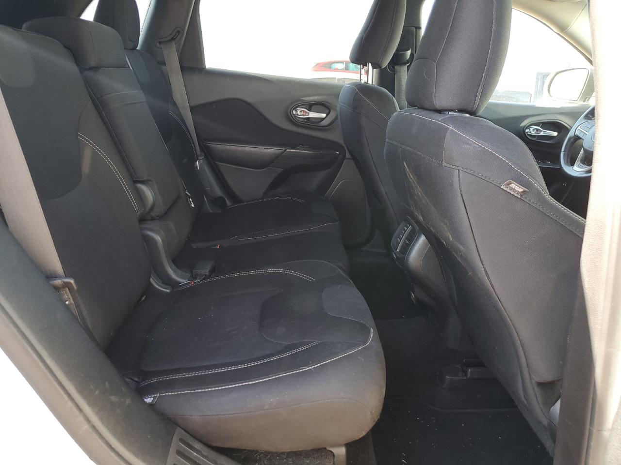 2015 Jeep Cherokee Latitude White vin: 1C4PJMCB7FW633150