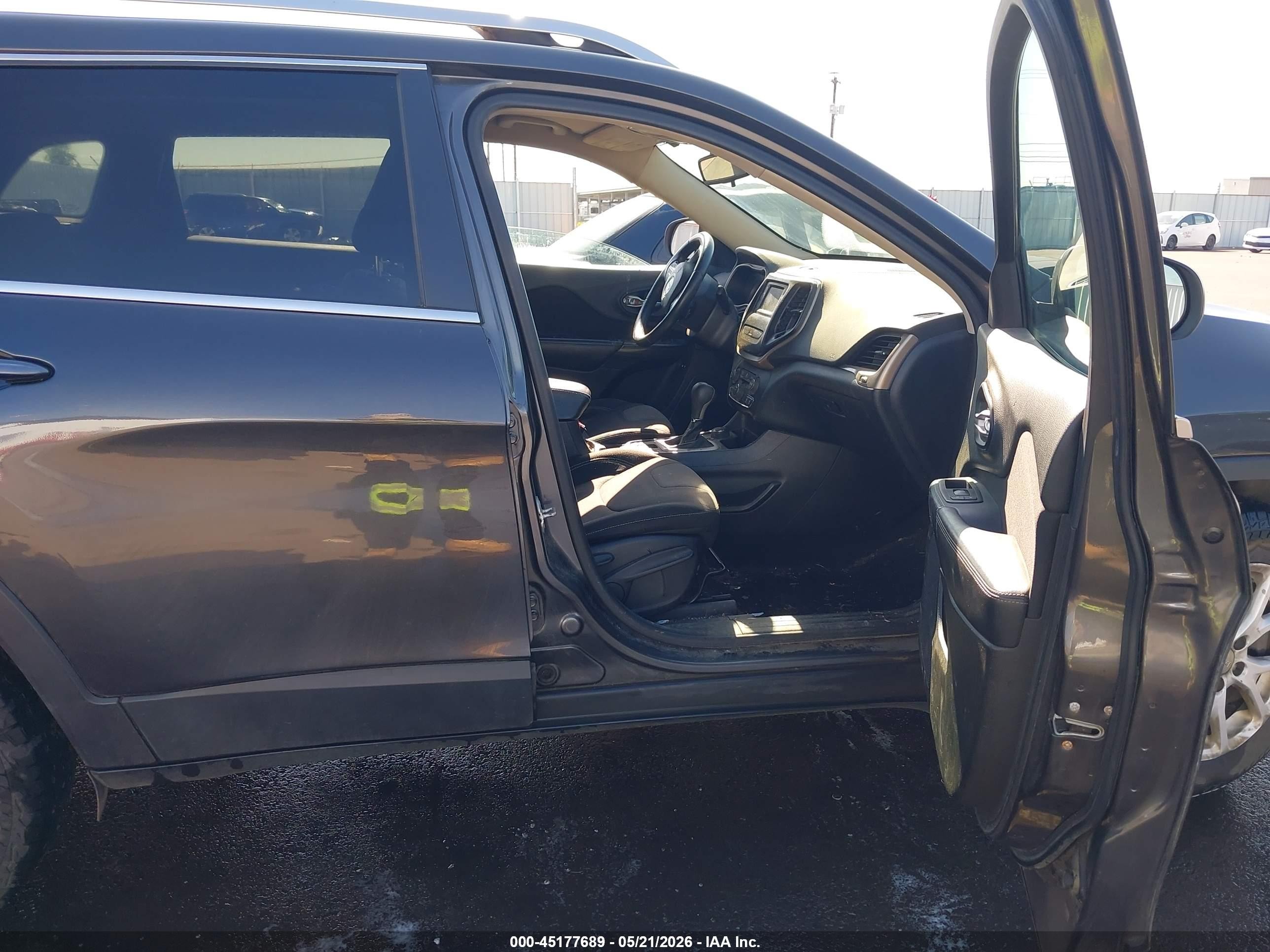 2015 Jeep Cherokee Latitude Gray vin: 1C4PJMCB7FW714729