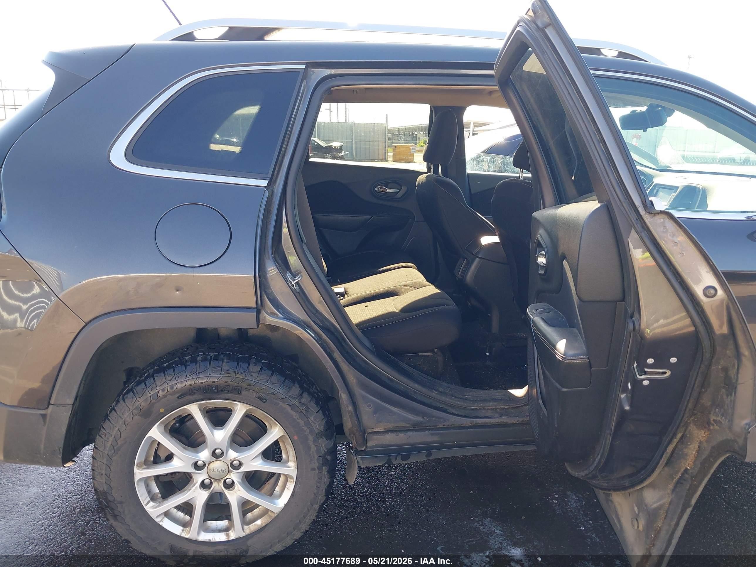 2015 Jeep Cherokee Latitude Gray vin: 1C4PJMCB7FW714729