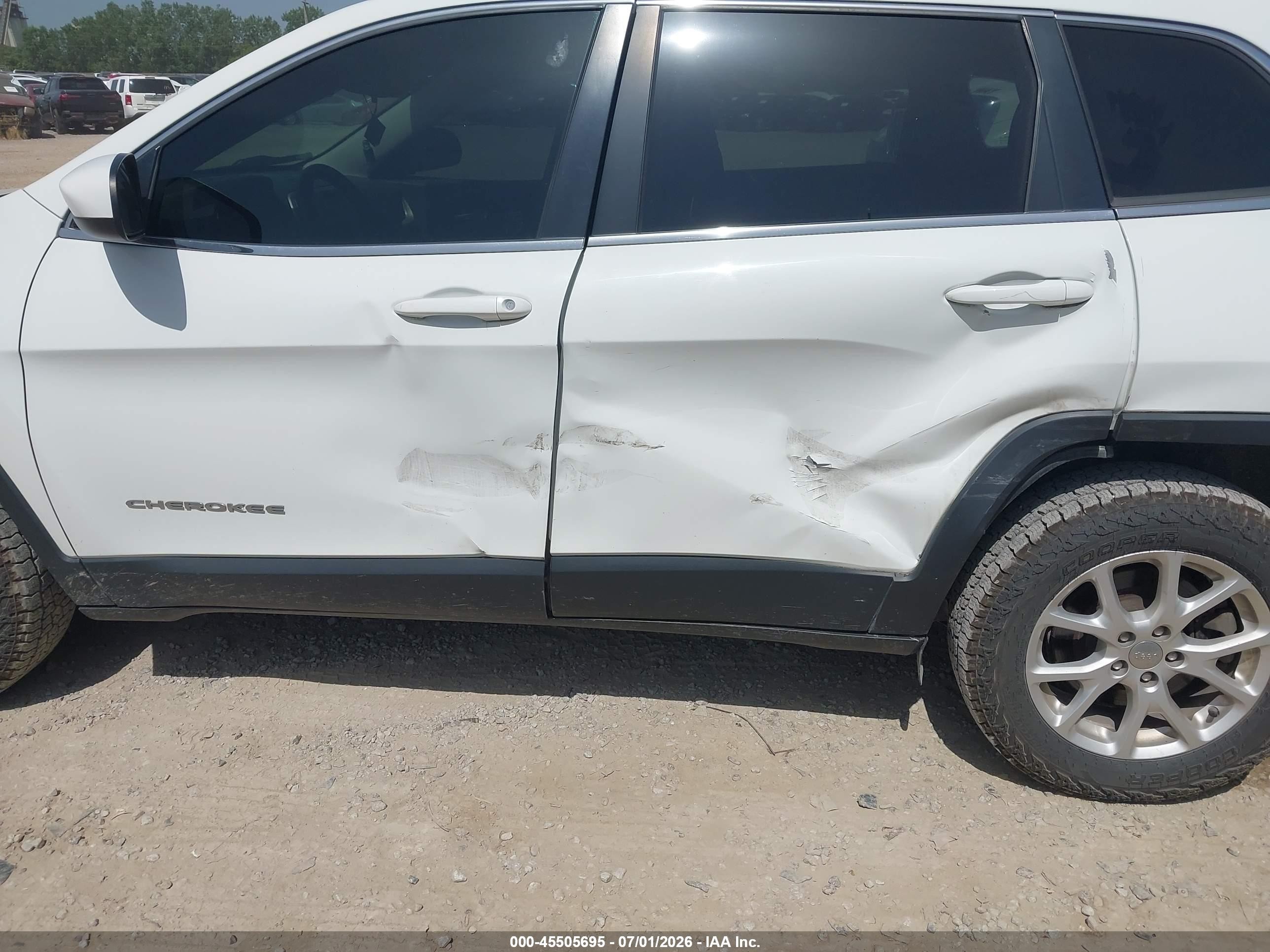 2015 Jeep Cherokee Latitude Белый vin: 1C4PJMCB7FW715539