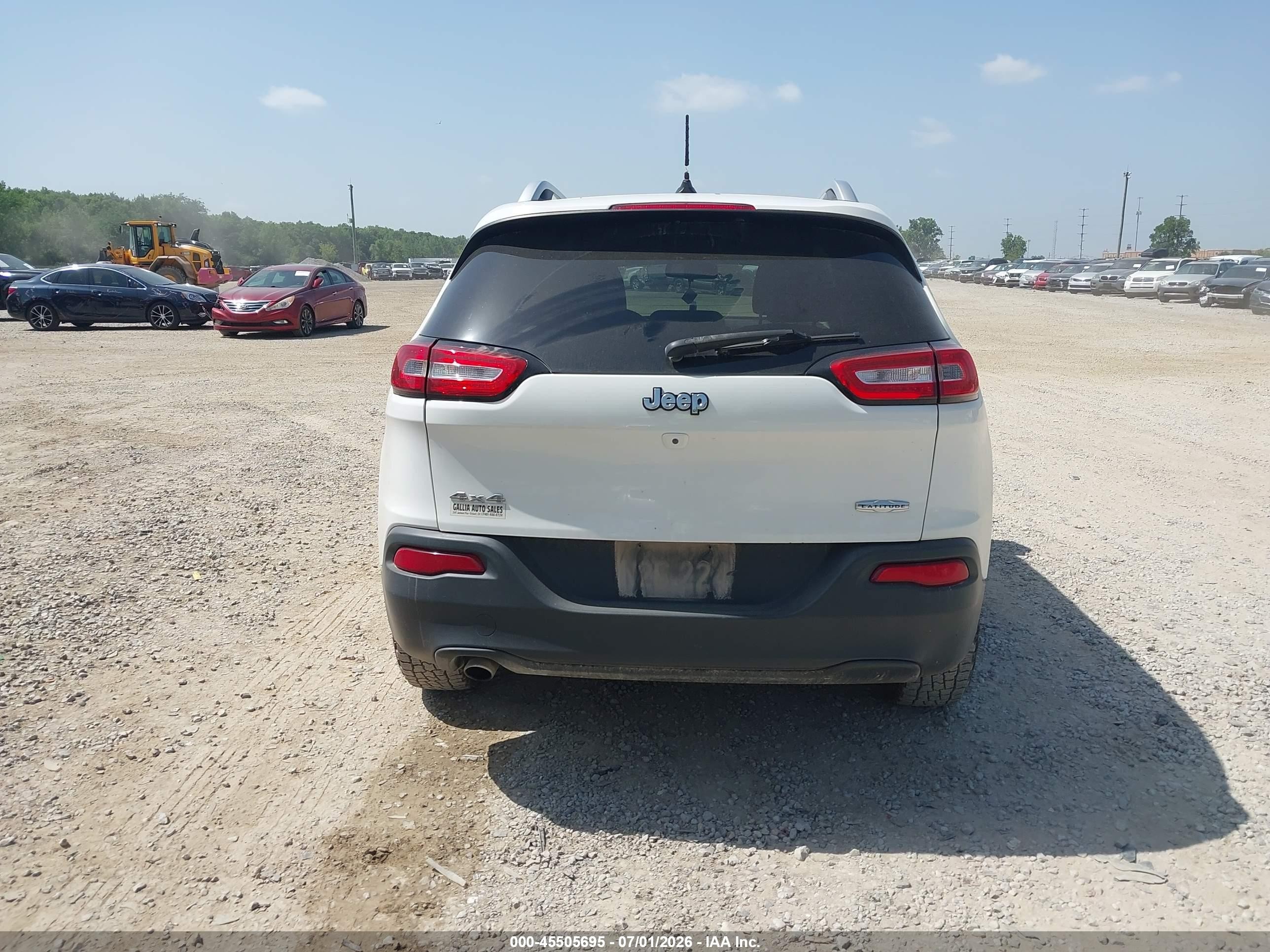 2015 Jeep Cherokee Latitude Белый vin: 1C4PJMCB7FW715539