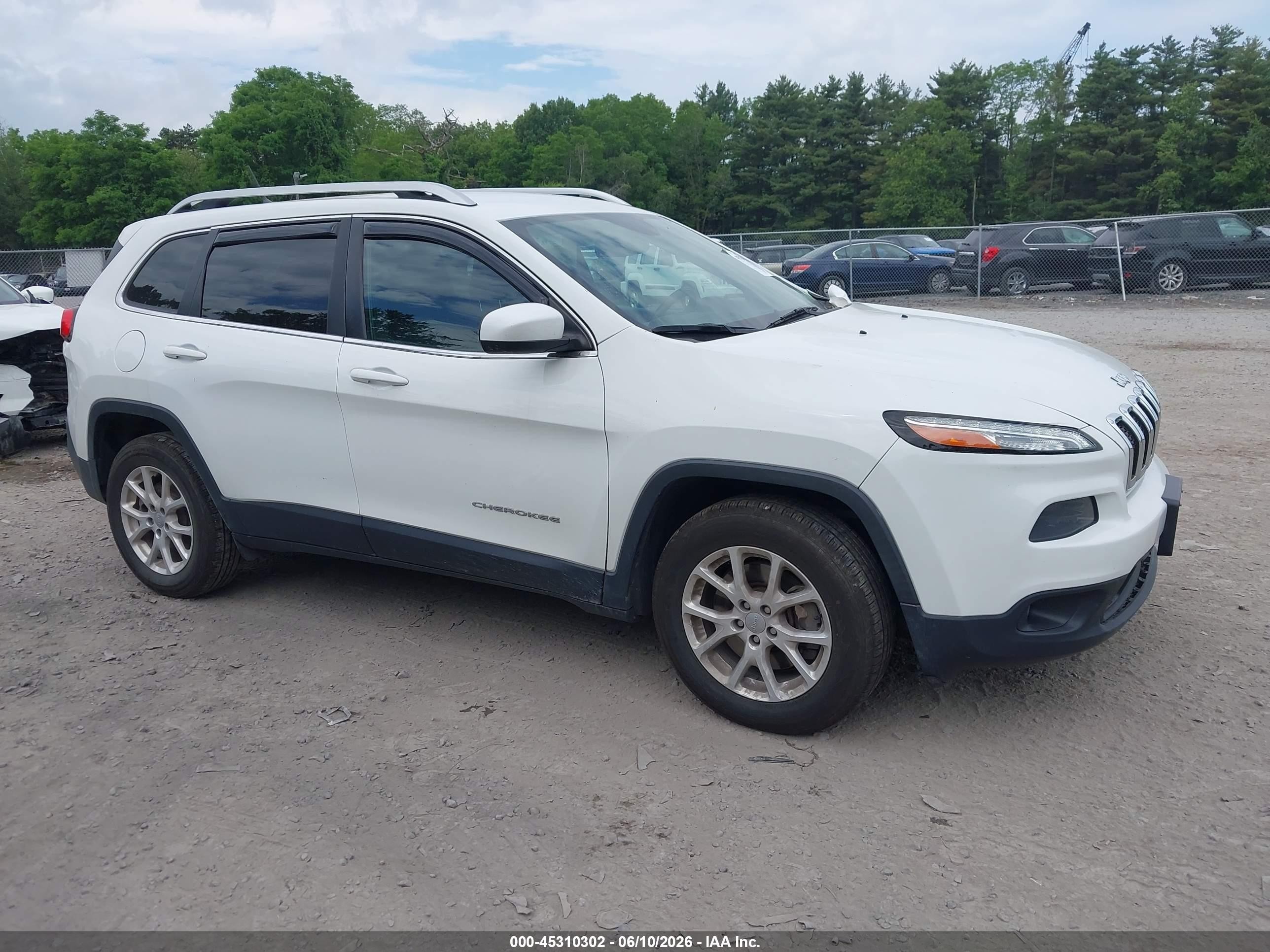 2015 Jeep Cherokee Latitude White vin: 1C4PJMCB7FW772307