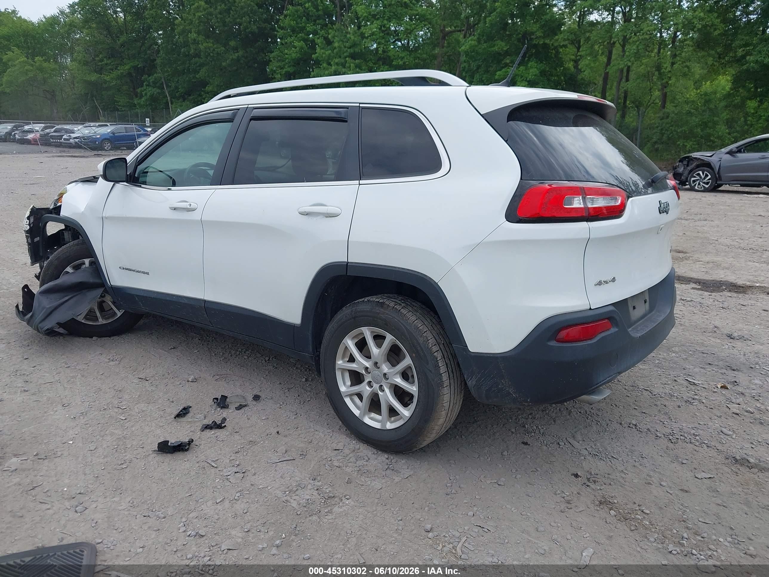 2015 Jeep Cherokee Latitude White vin: 1C4PJMCB7FW772307