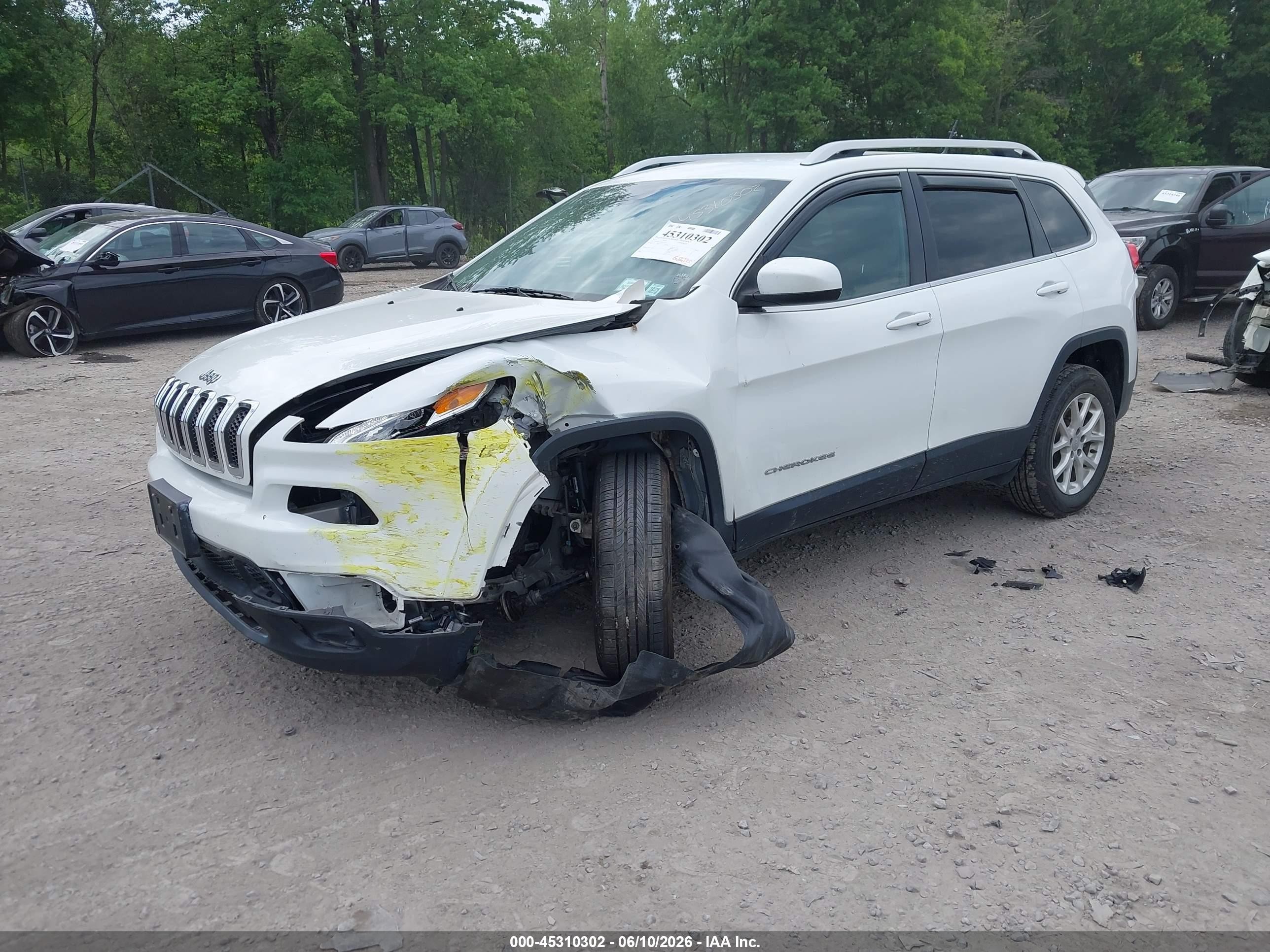 2015 Jeep Cherokee Latitude White vin: 1C4PJMCB7FW772307