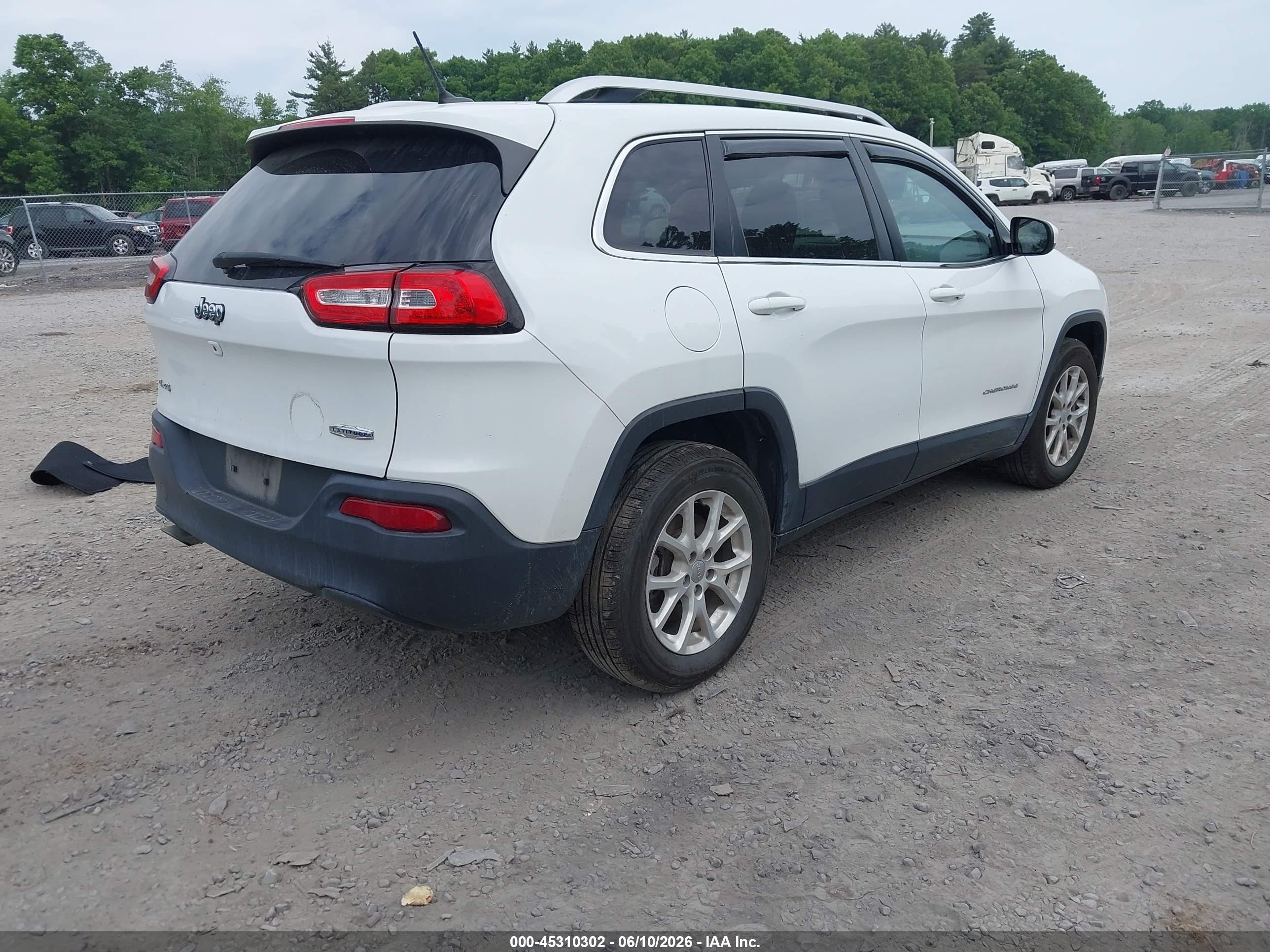 2015 Jeep Cherokee Latitude White vin: 1C4PJMCB7FW772307
