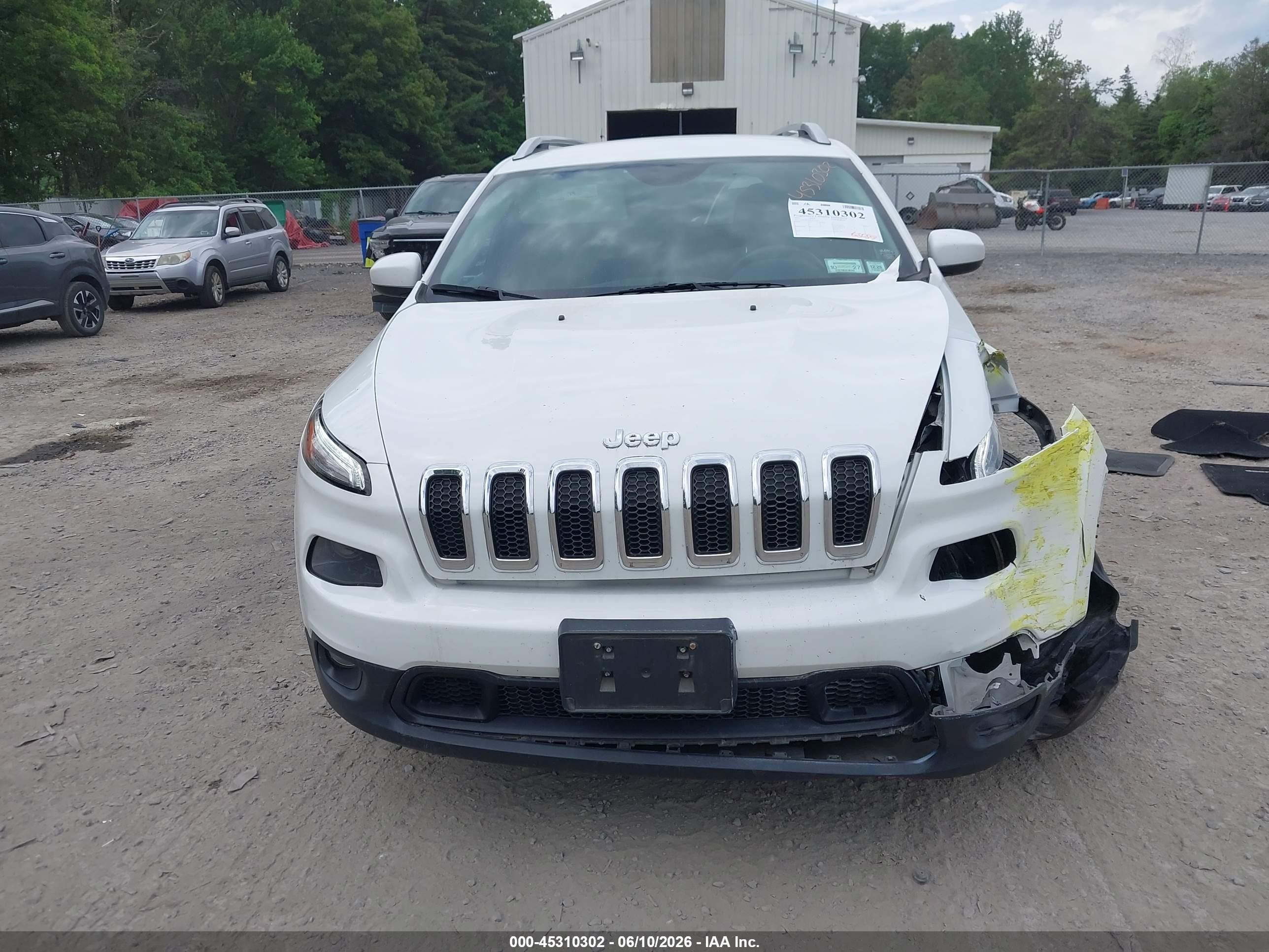 2015 Jeep Cherokee Latitude White vin: 1C4PJMCB7FW772307