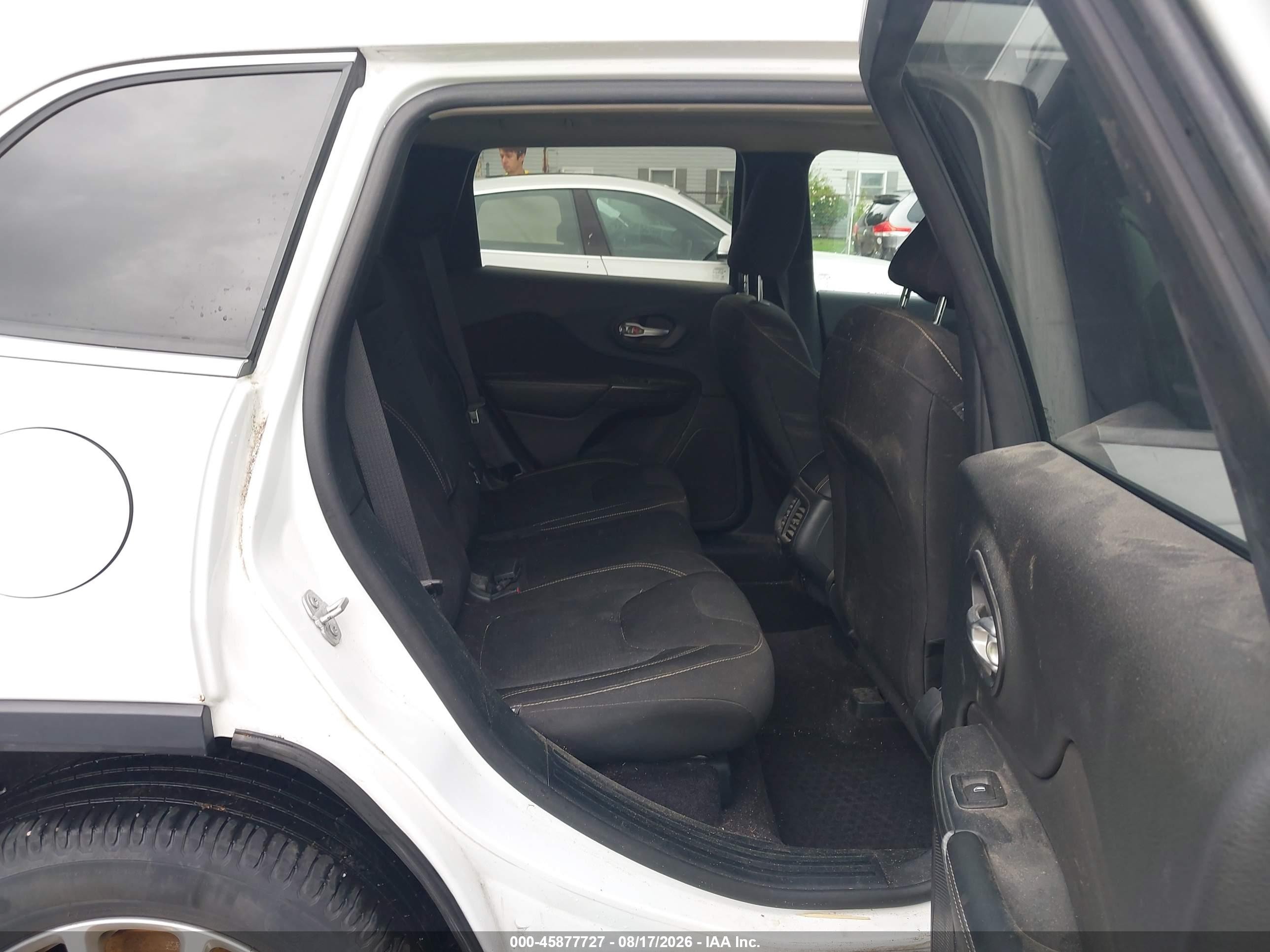 2016 Jeep Cherokee Latitude White vin: 1C4PJMCB7GW333075