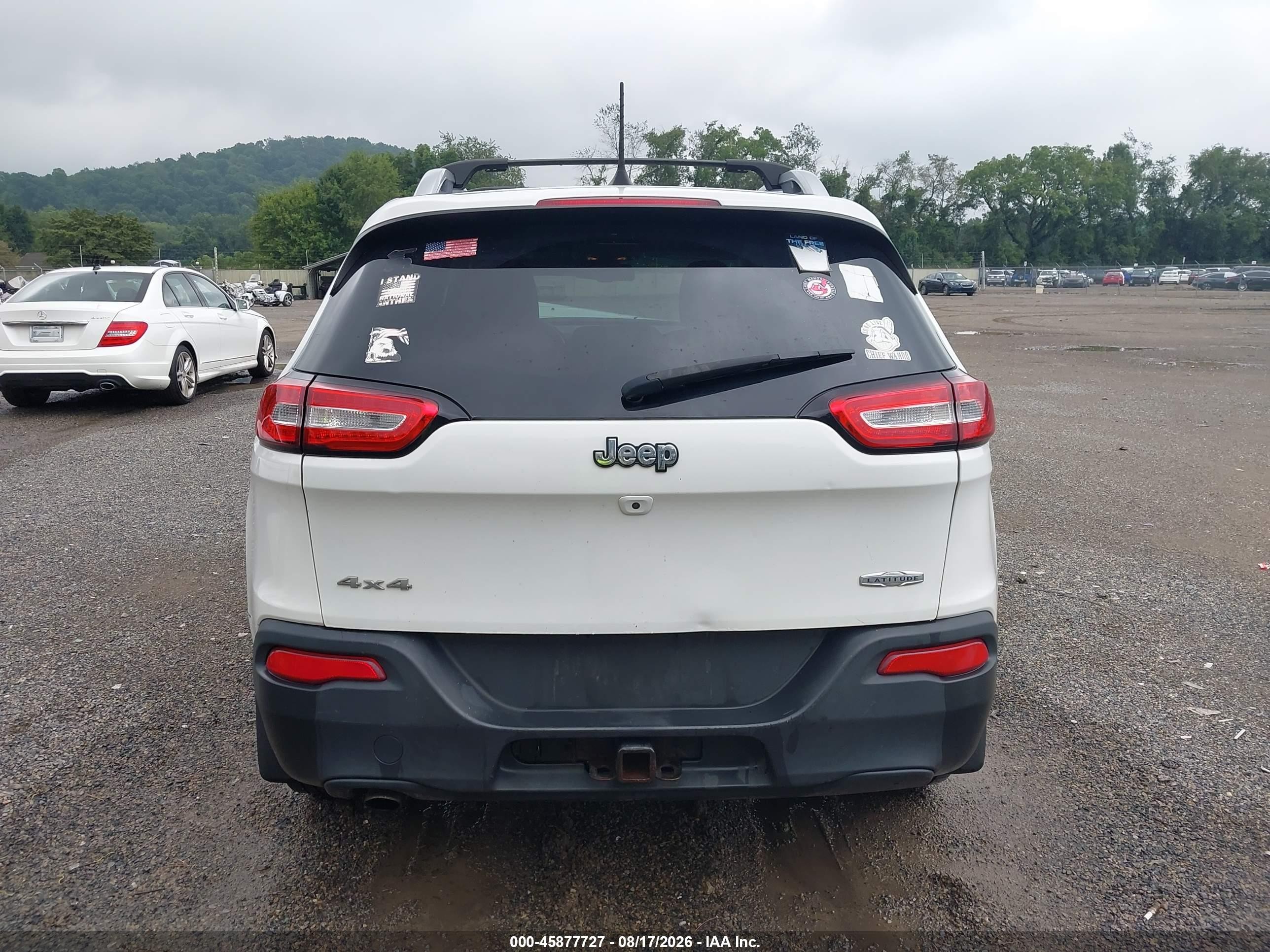 2016 Jeep Cherokee Latitude White vin: 1C4PJMCB7GW333075