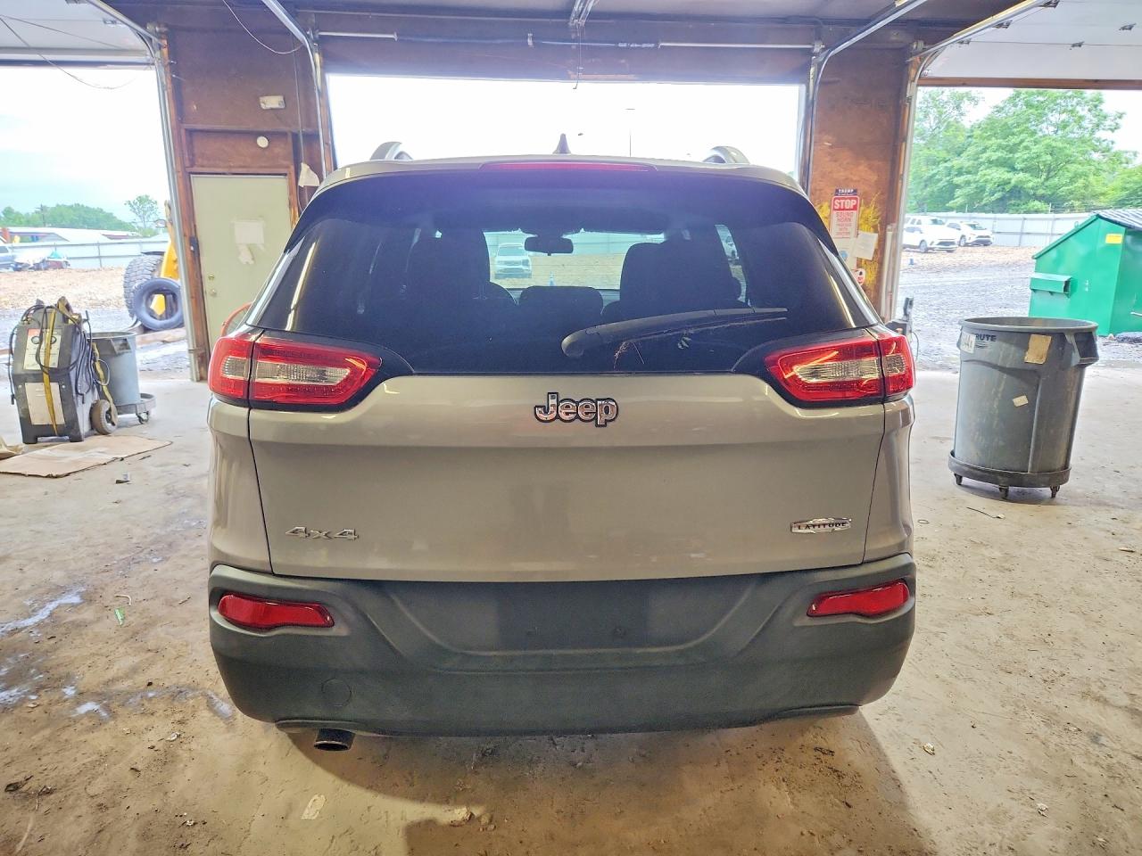 2014 Jeep Cherokee Latitude Silver vin: 1C4PJMCB8EW125722