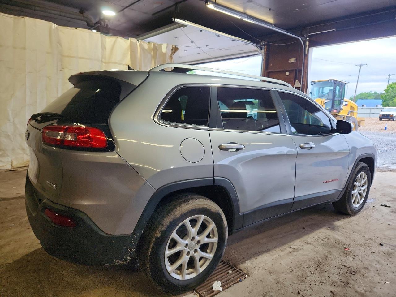 2014 Jeep Cherokee Latitude Silver vin: 1C4PJMCB8EW125722