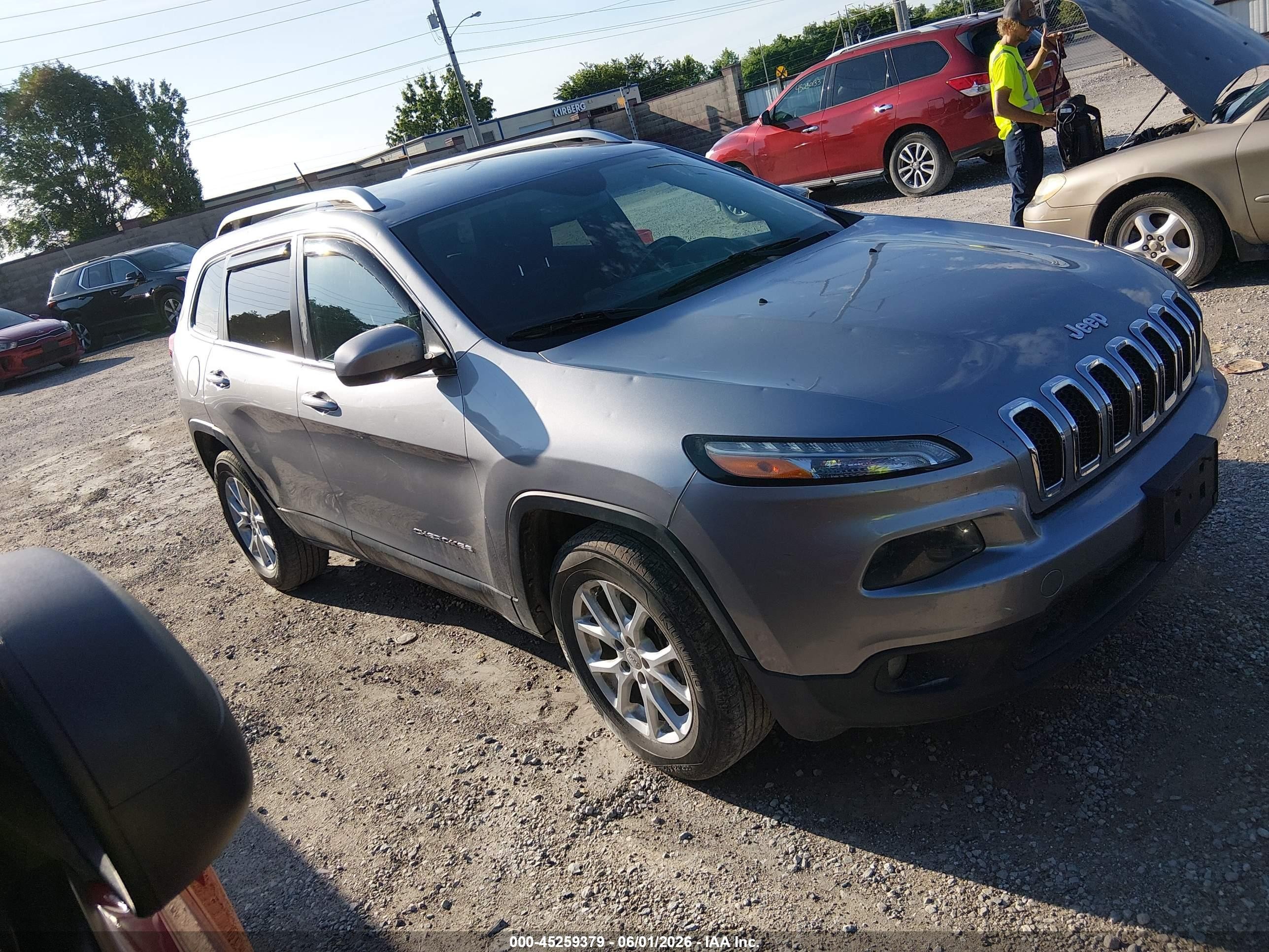 2014 Jeep Cherokee Latitude Silver vin: 1C4PJMCB8EW224458
