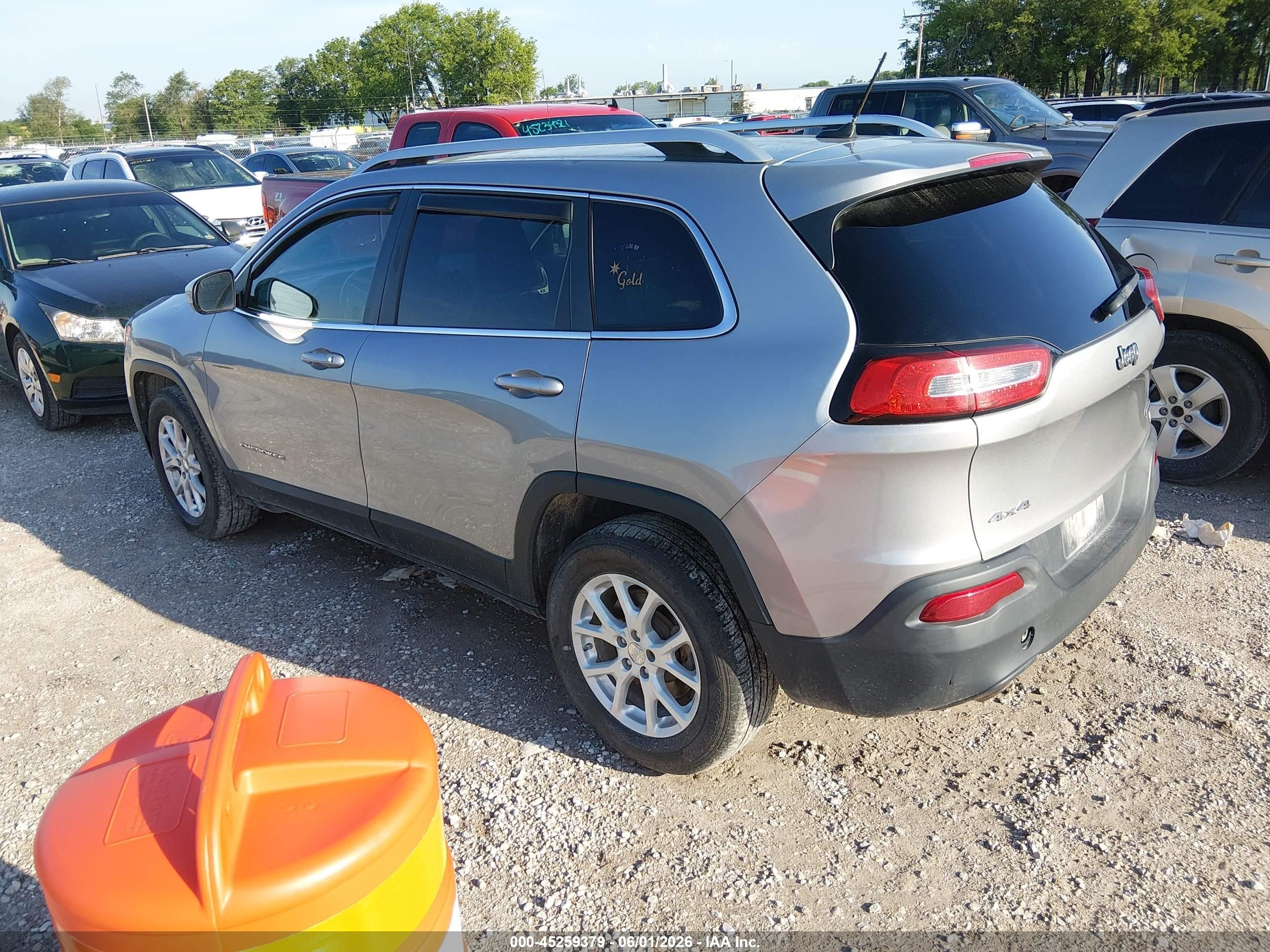 2014 Jeep Cherokee Latitude Серебряный vin: 1C4PJMCB8EW224458