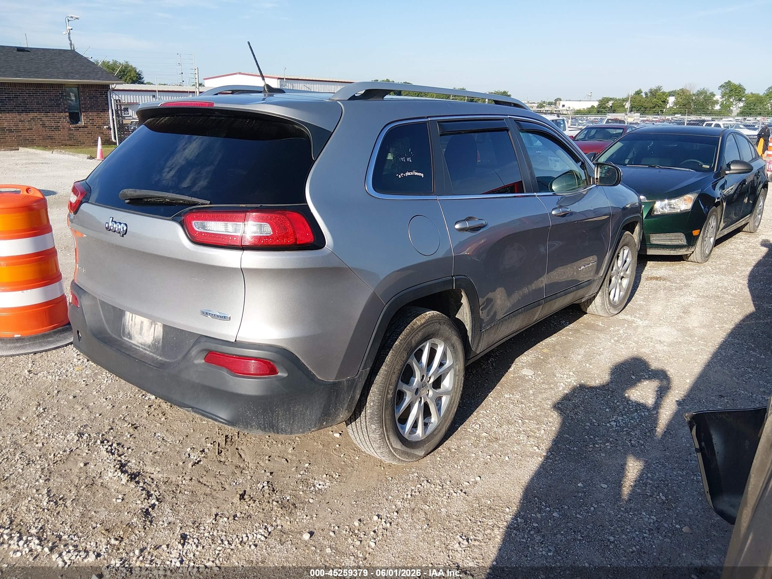 2014 Jeep Cherokee Latitude Серебряный vin: 1C4PJMCB8EW224458