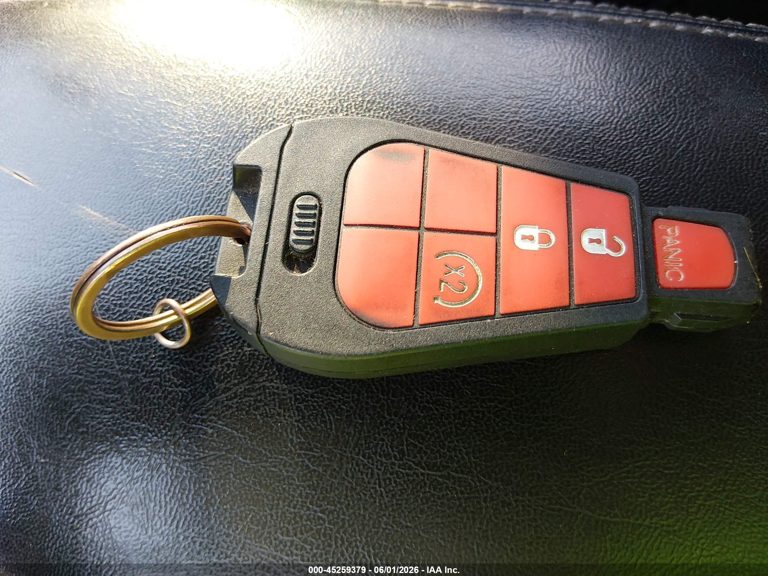2014 Jeep Cherokee Latitude Серебряный vin: 1C4PJMCB8EW224458