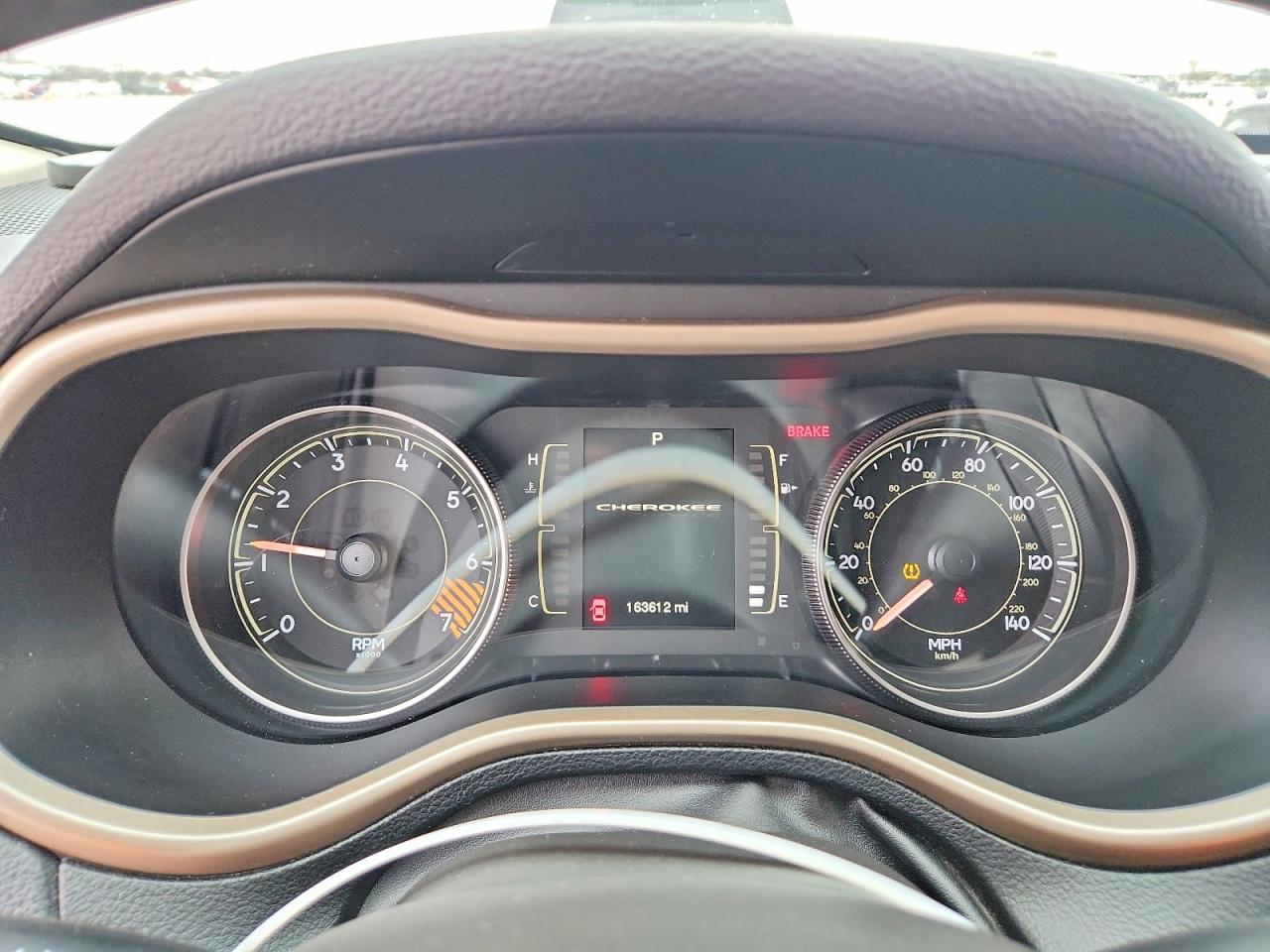 2014 Jeep Cherokee Latitude White vin: 1C4PJMCB8EW231622