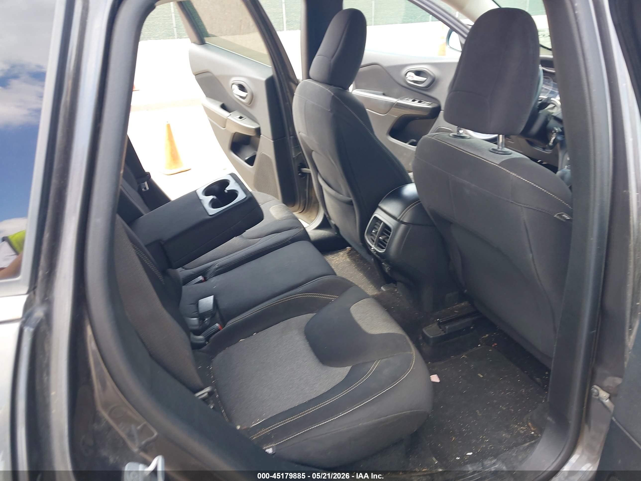 2014 Jeep Cherokee Latitude Gray vin: 1C4PJMCB8EW232544