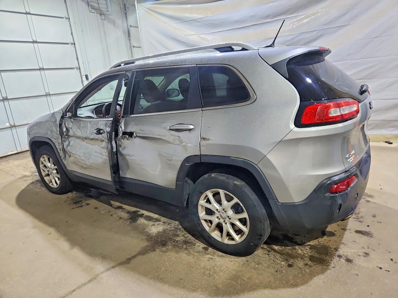 2015 Jeep Cherokee Latitude Серебряный vin: 1C4PJMCB8FW559429