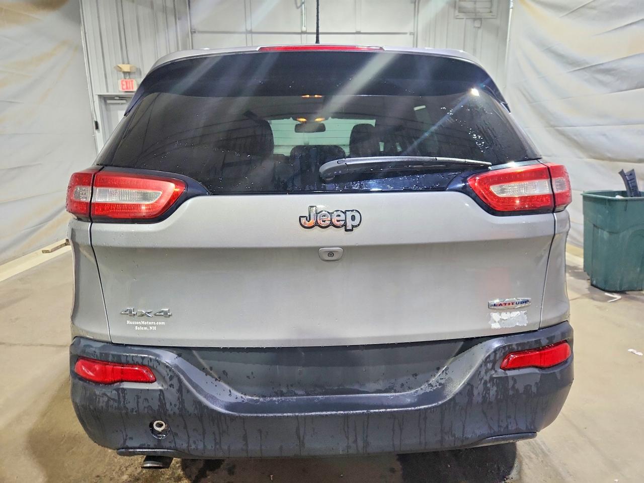 2015 Jeep Cherokee Latitude Серебряный vin: 1C4PJMCB8FW559429