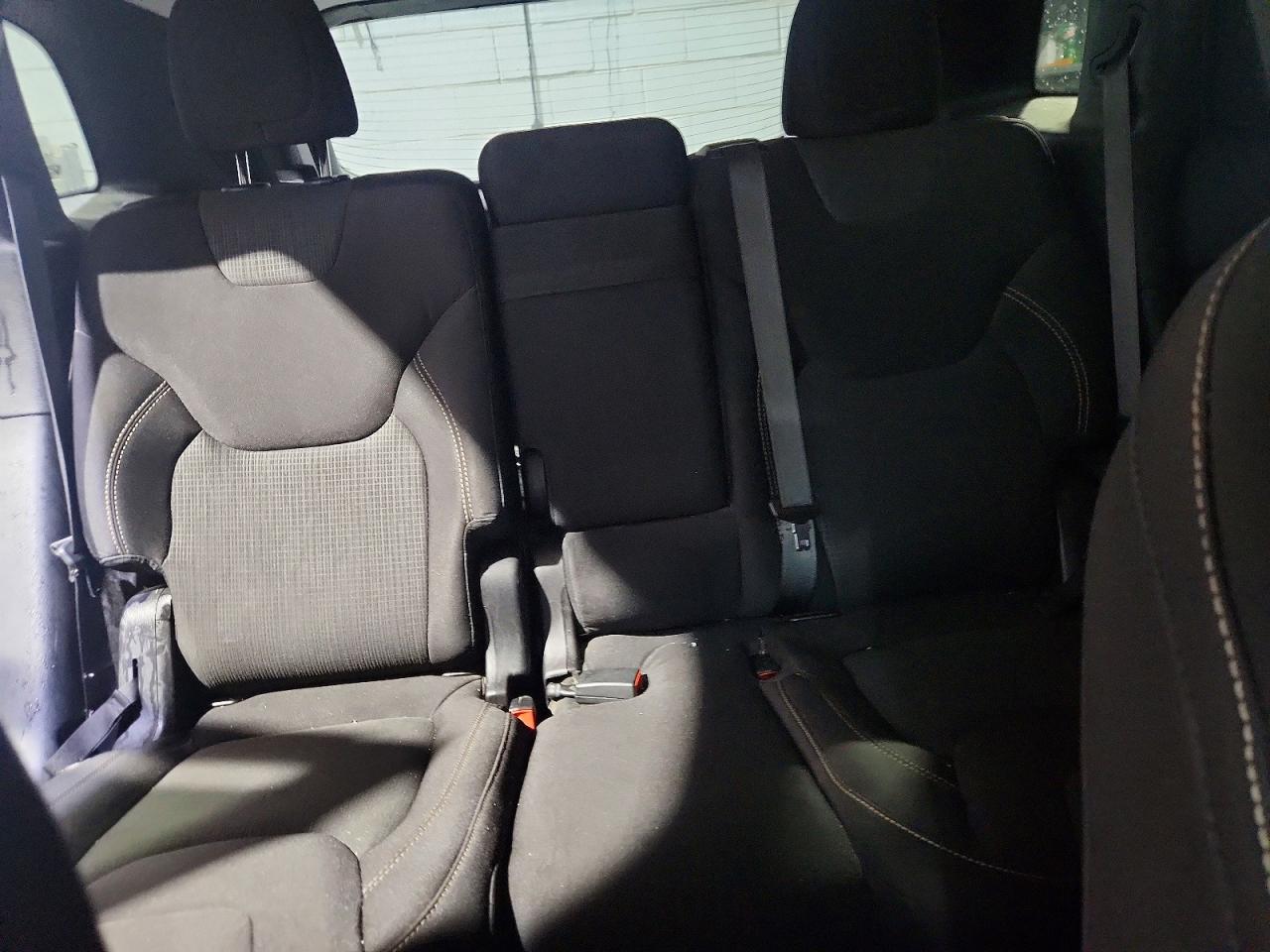 2015 Jeep Cherokee Latitude Серебряный vin: 1C4PJMCB8FW559429