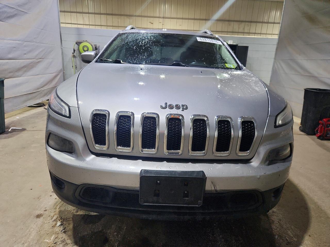 2015 Jeep Cherokee Latitude Серебряный vin: 1C4PJMCB8FW559429