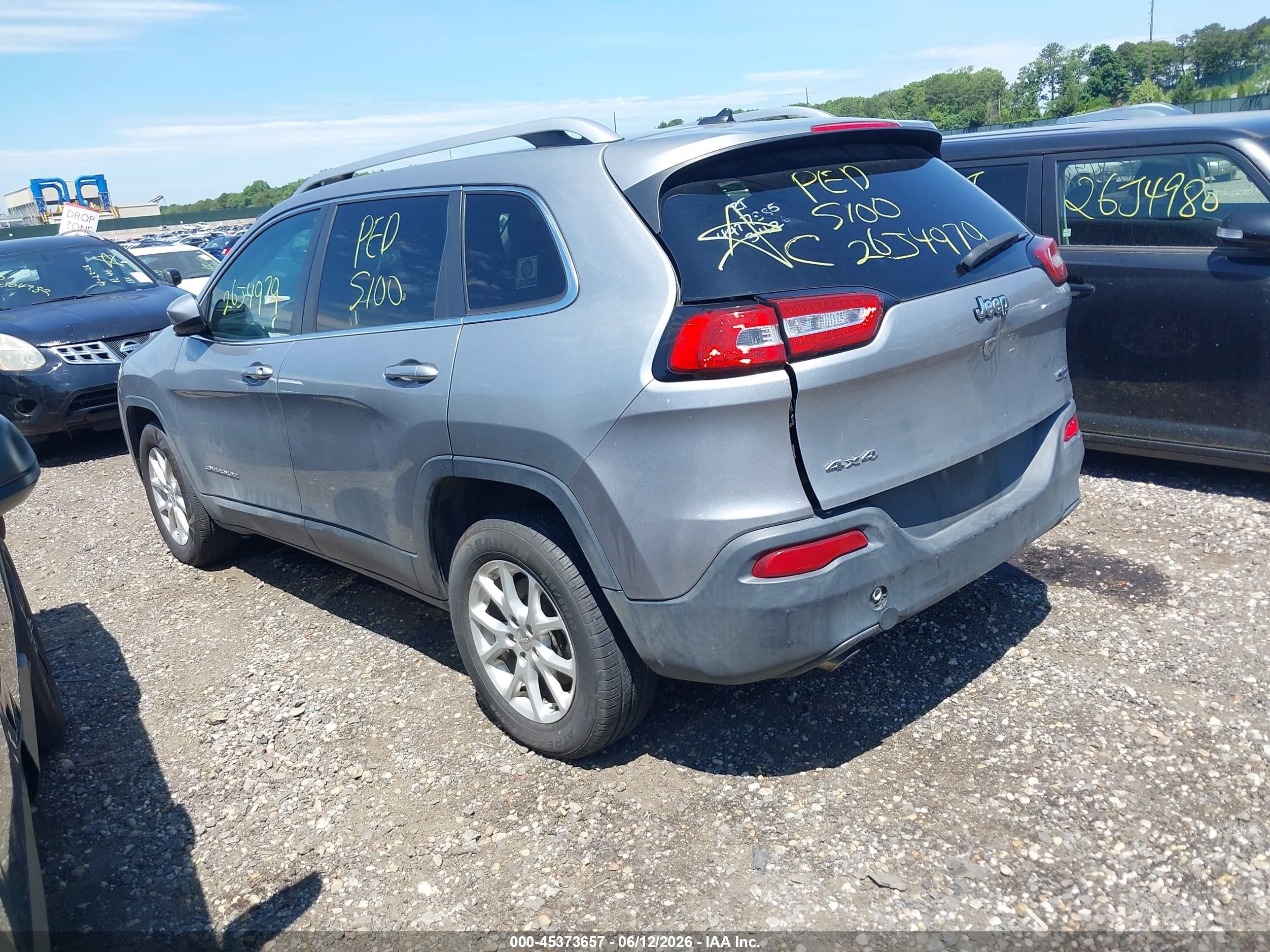 2015 Jeep Cherokee Latitude Gray vin: 1C4PJMCB8FW614770