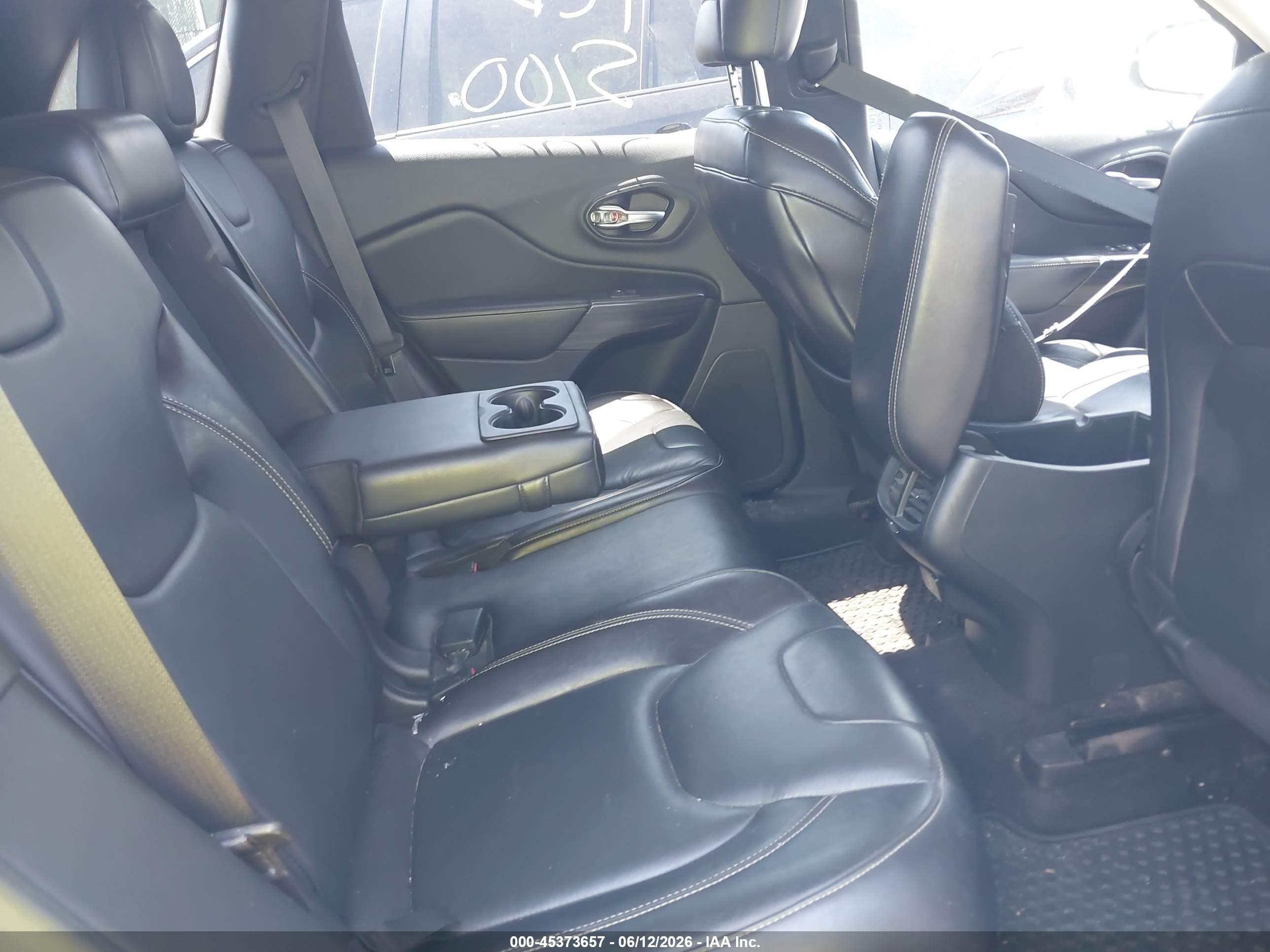 2015 Jeep Cherokee Latitude Gray vin: 1C4PJMCB8FW614770