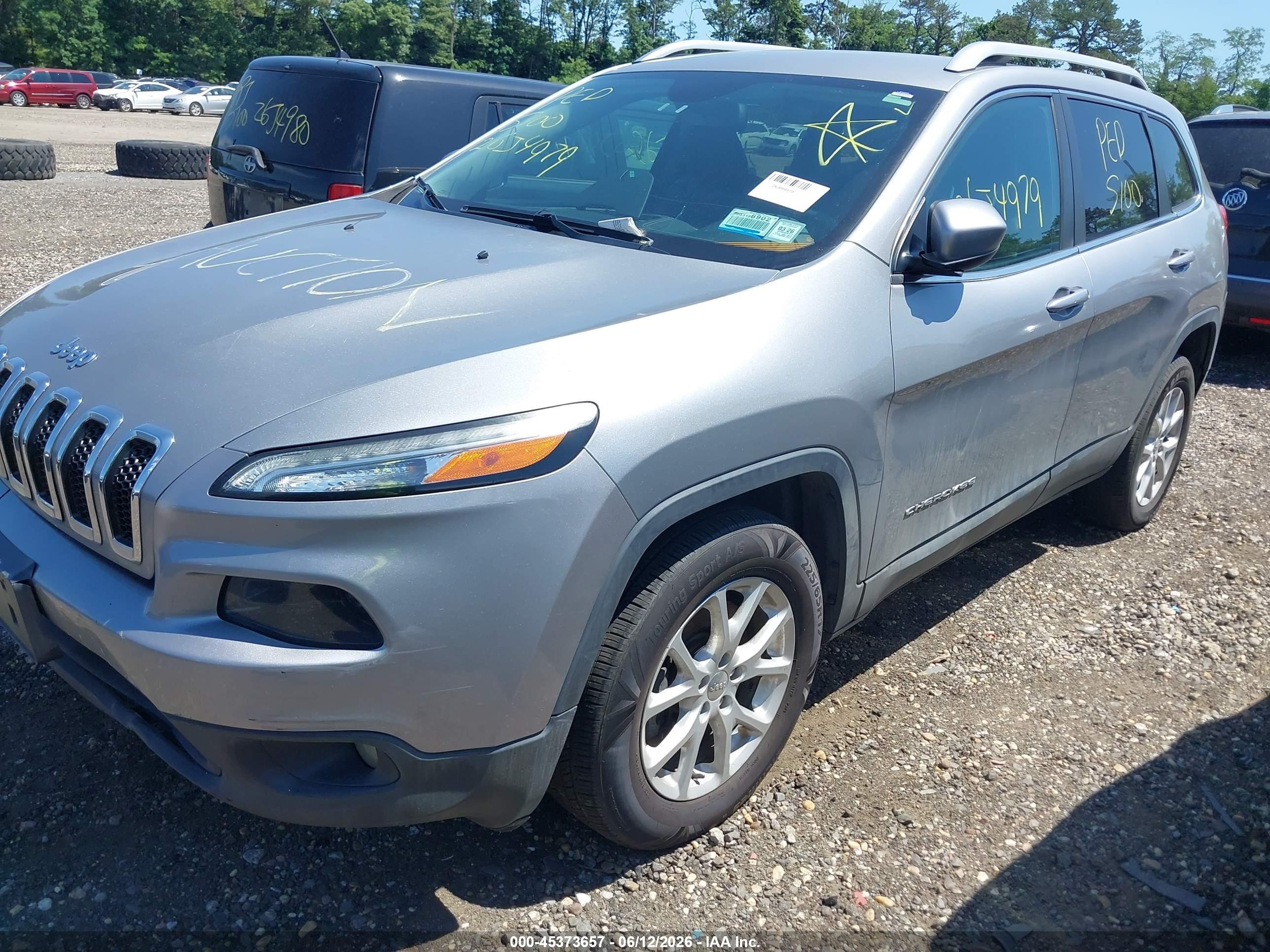 2015 Jeep Cherokee Latitude Gray vin: 1C4PJMCB8FW614770